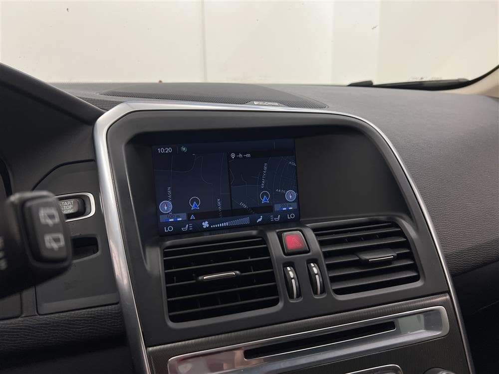 Volvo XC60 D3 163hk AWD R-Design D-Värm VOC Pano Skinn Naviinteriör