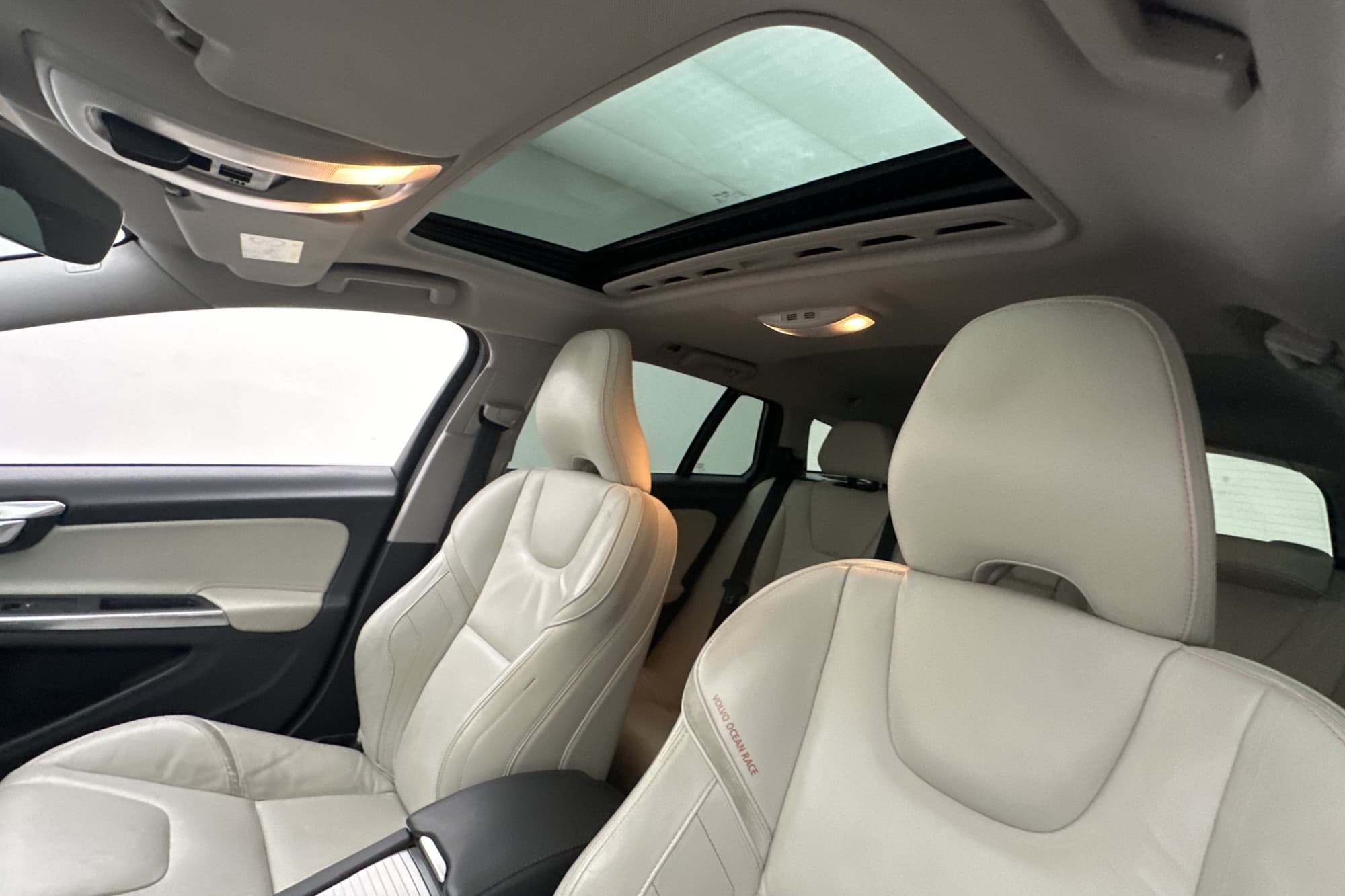 Volvo V60 D4 Ocean Race Läder Navi Värmare P-Sensorer Drag