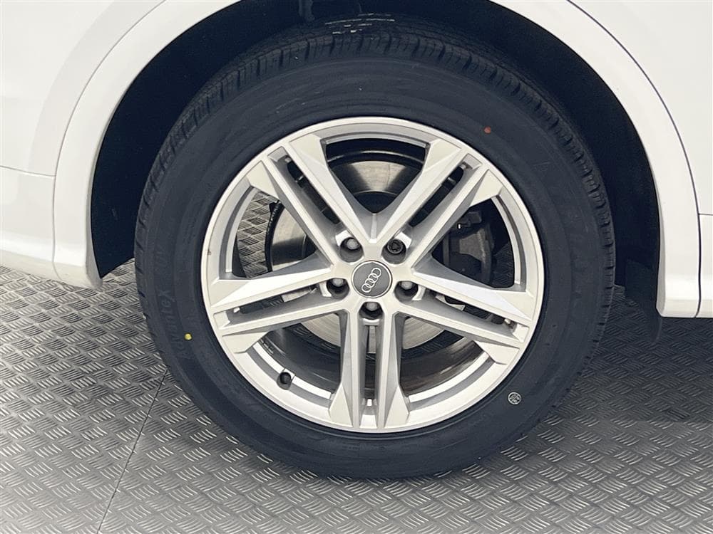 Audi Q5 40 TDI Quattro 190hk S-line Värmare Drag 0,53l/milinteriör