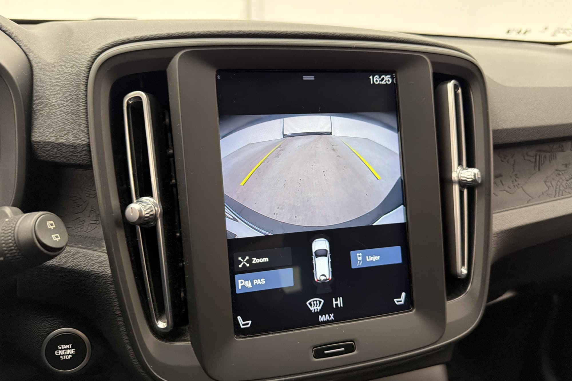 Volvo XC40 T2 129hk Kinetic VOC Värmare Kamera Rattvärme  