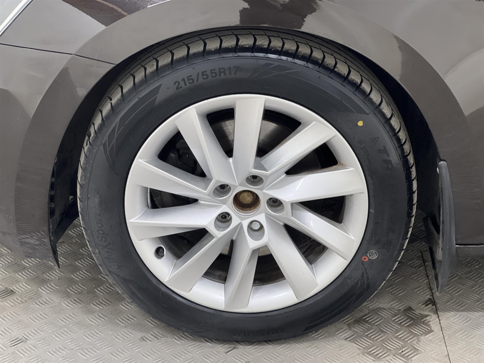 Skoda Superb Kombi 2.0 TDI 4x4 190hk L&K Värmare Pano Drag