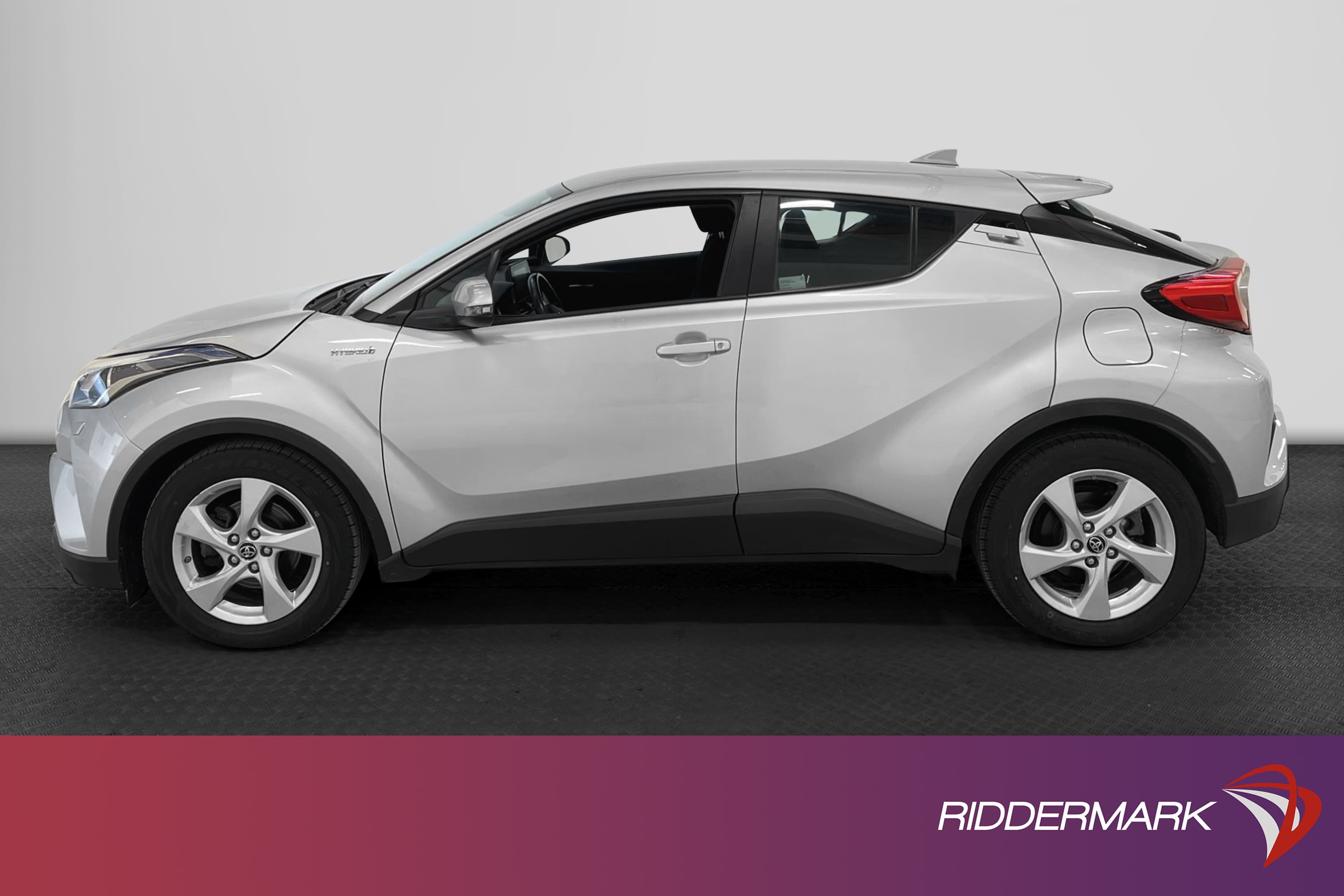 Toyota C-HR Hybrid 122hk
