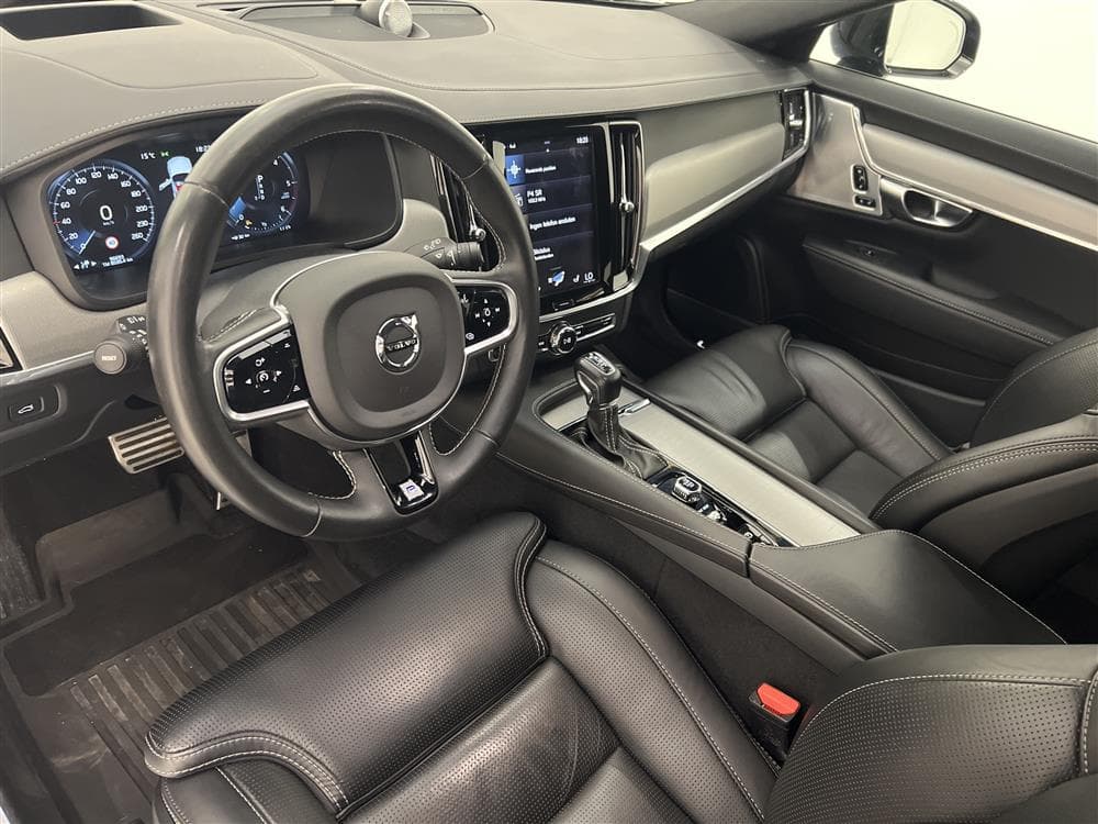 Volvo V90 D5 AWD 235hk R-Design B&W GPS HUD 360° Värmare 