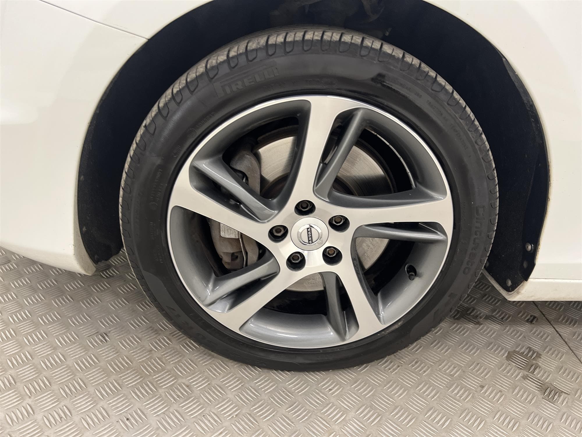 Volvo V40 D3 150hk R-Design VOC Värmare Helskinn 0,52l/milinteriör