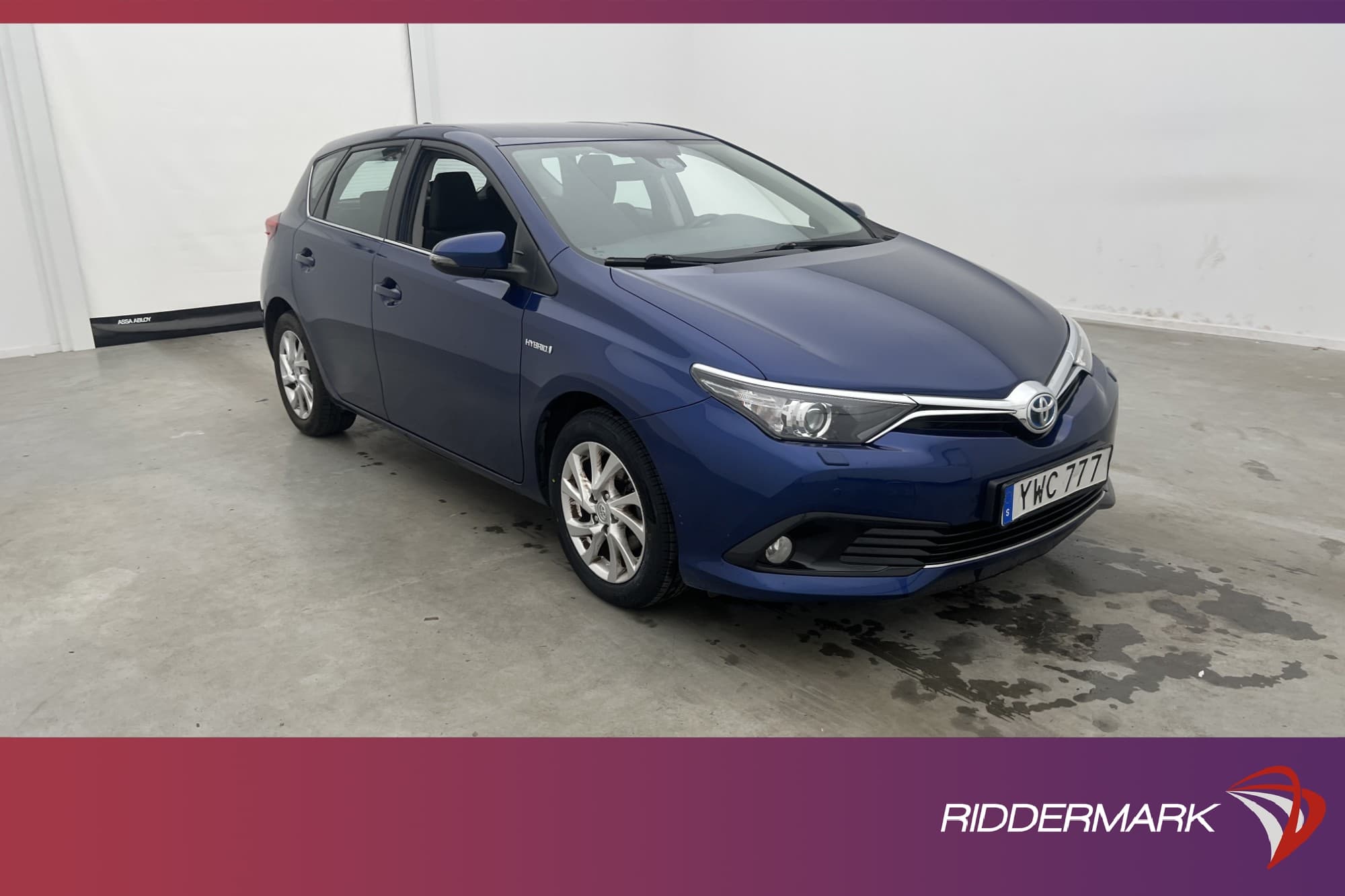 Toyota Auris Hybrid e-CVT 136hk