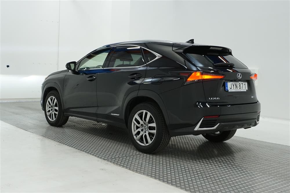 Lexus NX 300h 197hk AWD Executive Skinn B-Kam Navi 0,59l/milexteriör