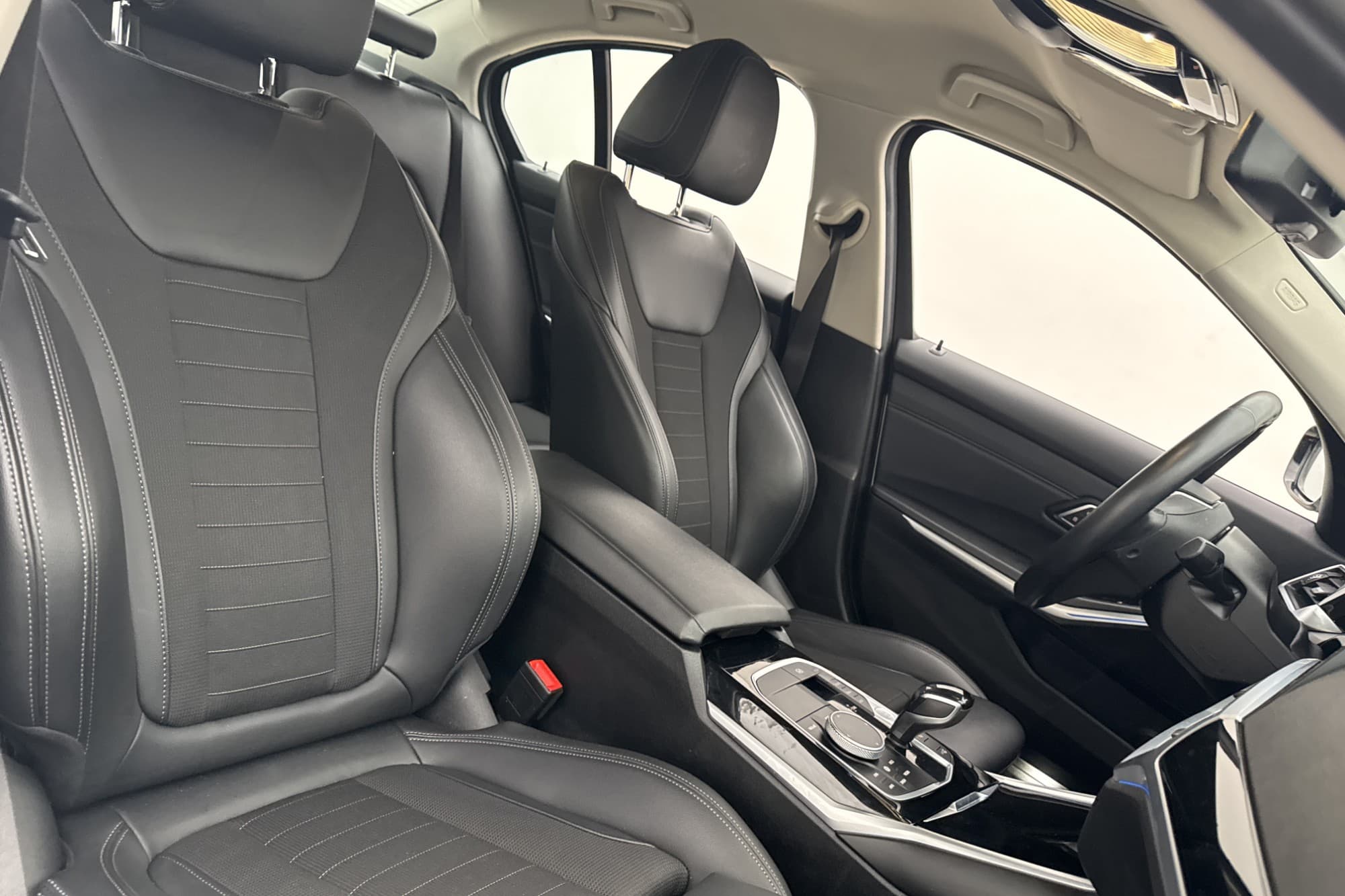 BMW 330e 292hk Sport Line Halvskinn Navi Ambient Sensorer