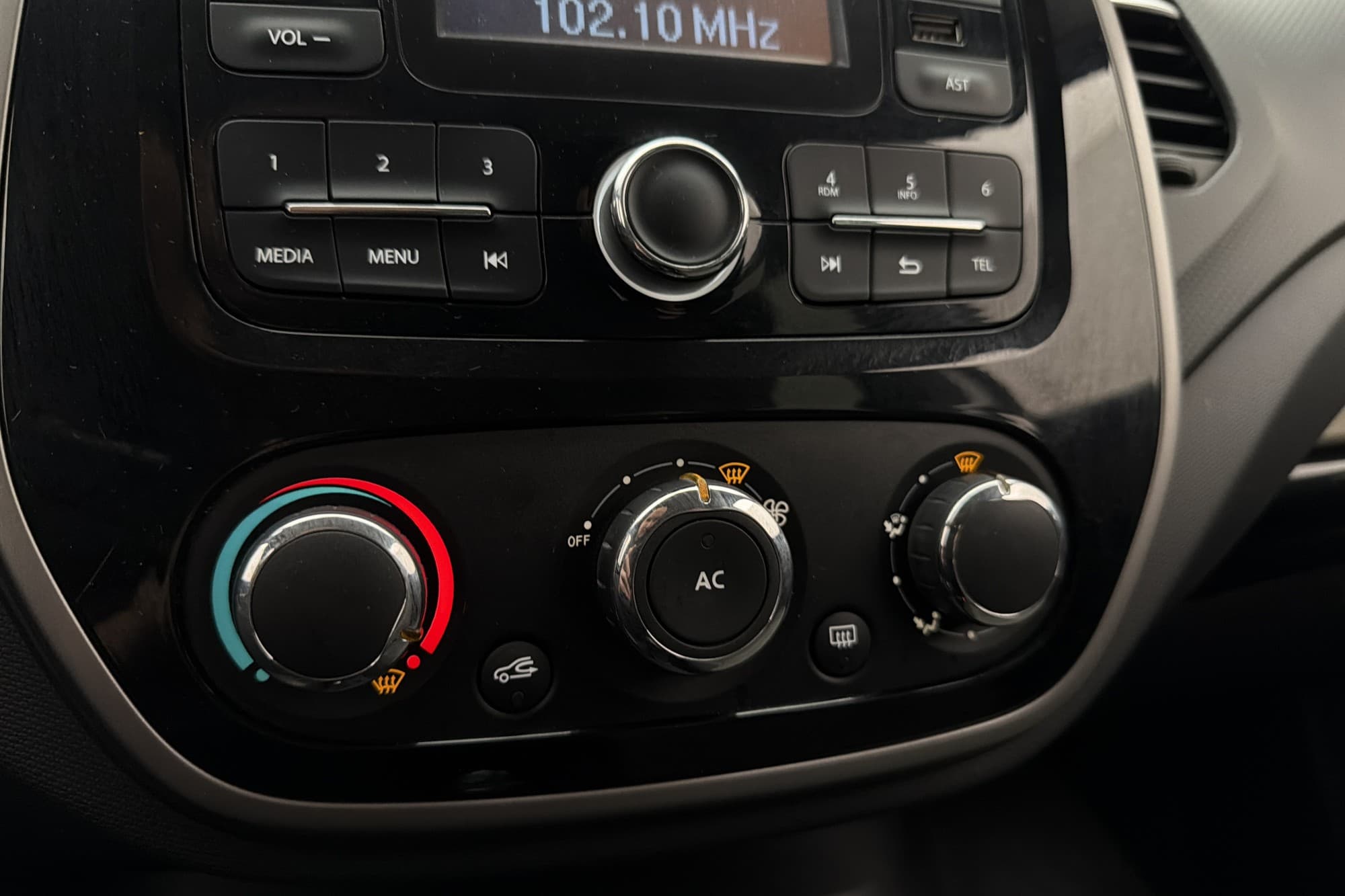 Renault Captur 0.9 TCe 90hk Expression Sensorer Farthållare