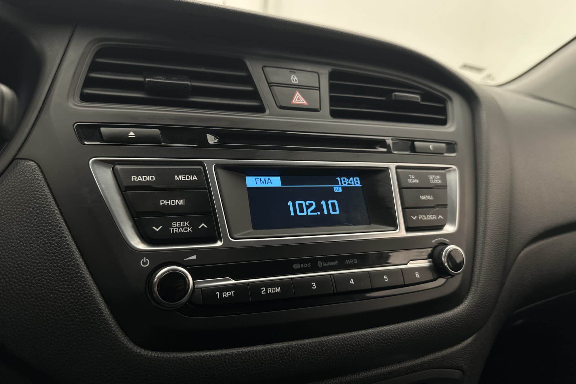 Hyundai i20 Active 1.0 T-GDI 100hk Rattvärme P-Sensorer