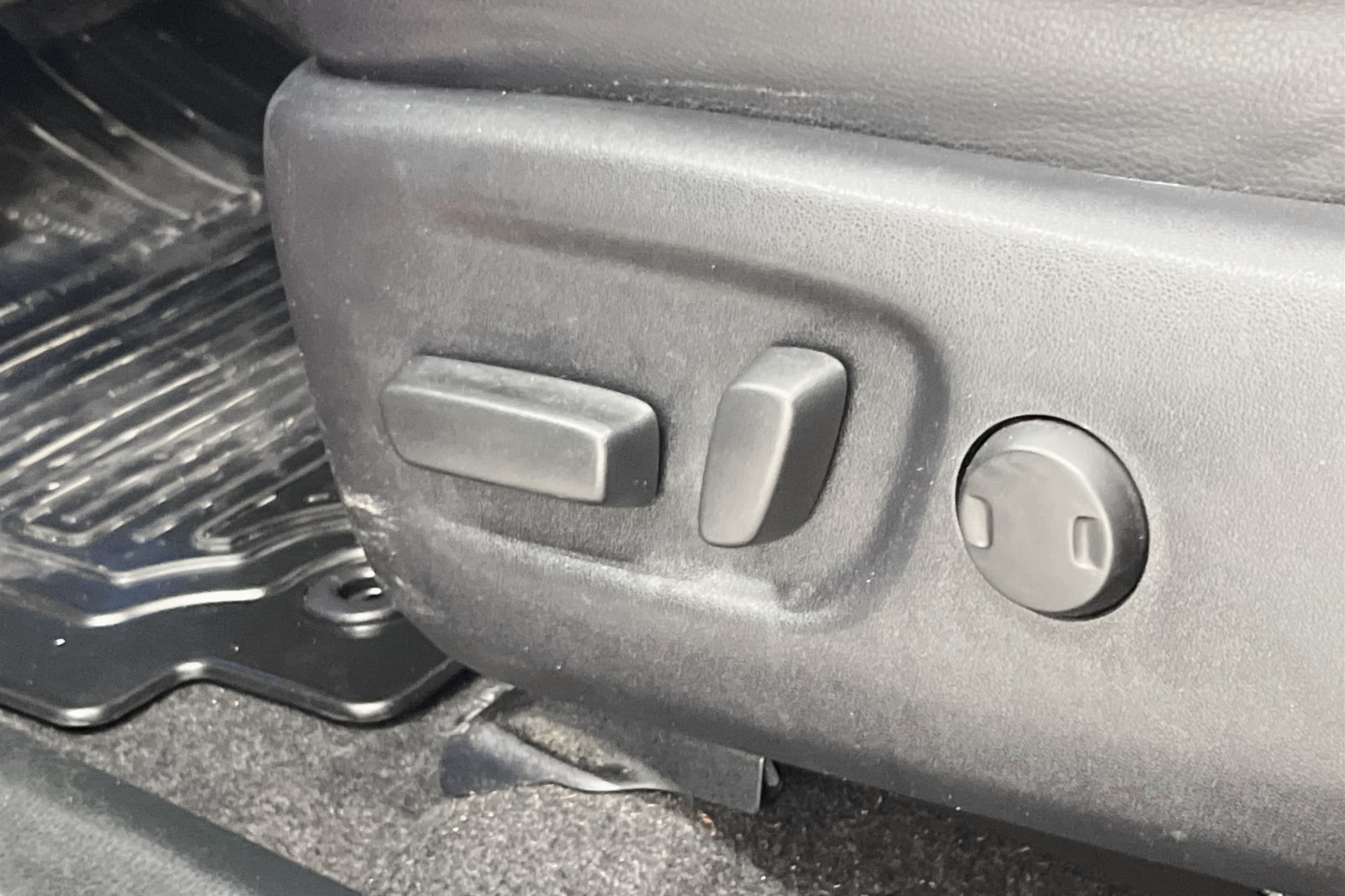 Toyota RAV4 2.5 HSD AWD 197hk 1 Brukare Navi B-Kam Keyless