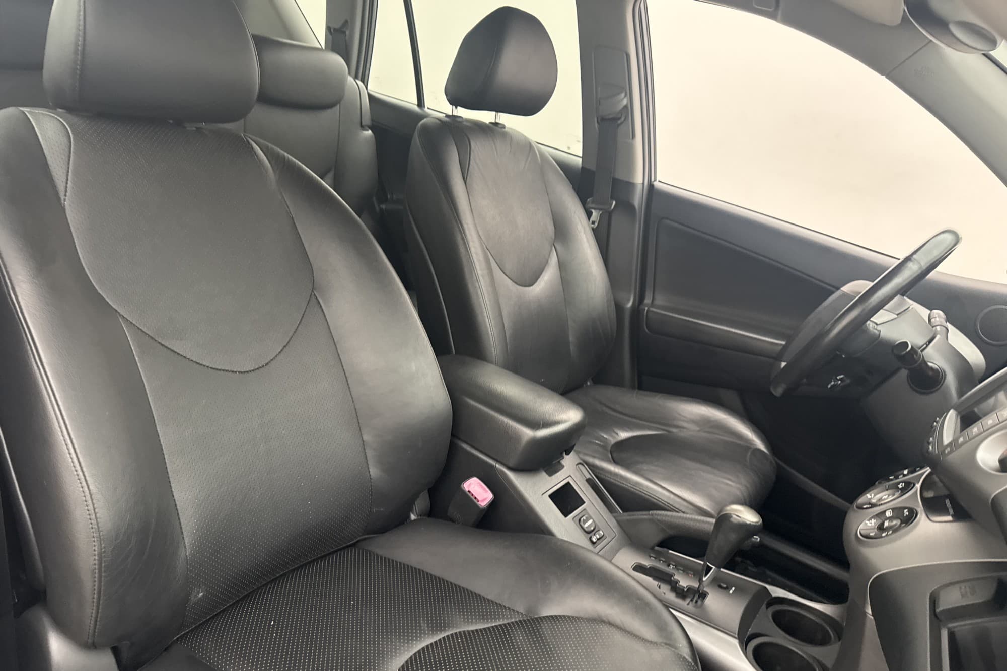 Toyota RAV4 2.0 VVT-i 152hk 4x4 M-Värmare Skinn Kamera Drag