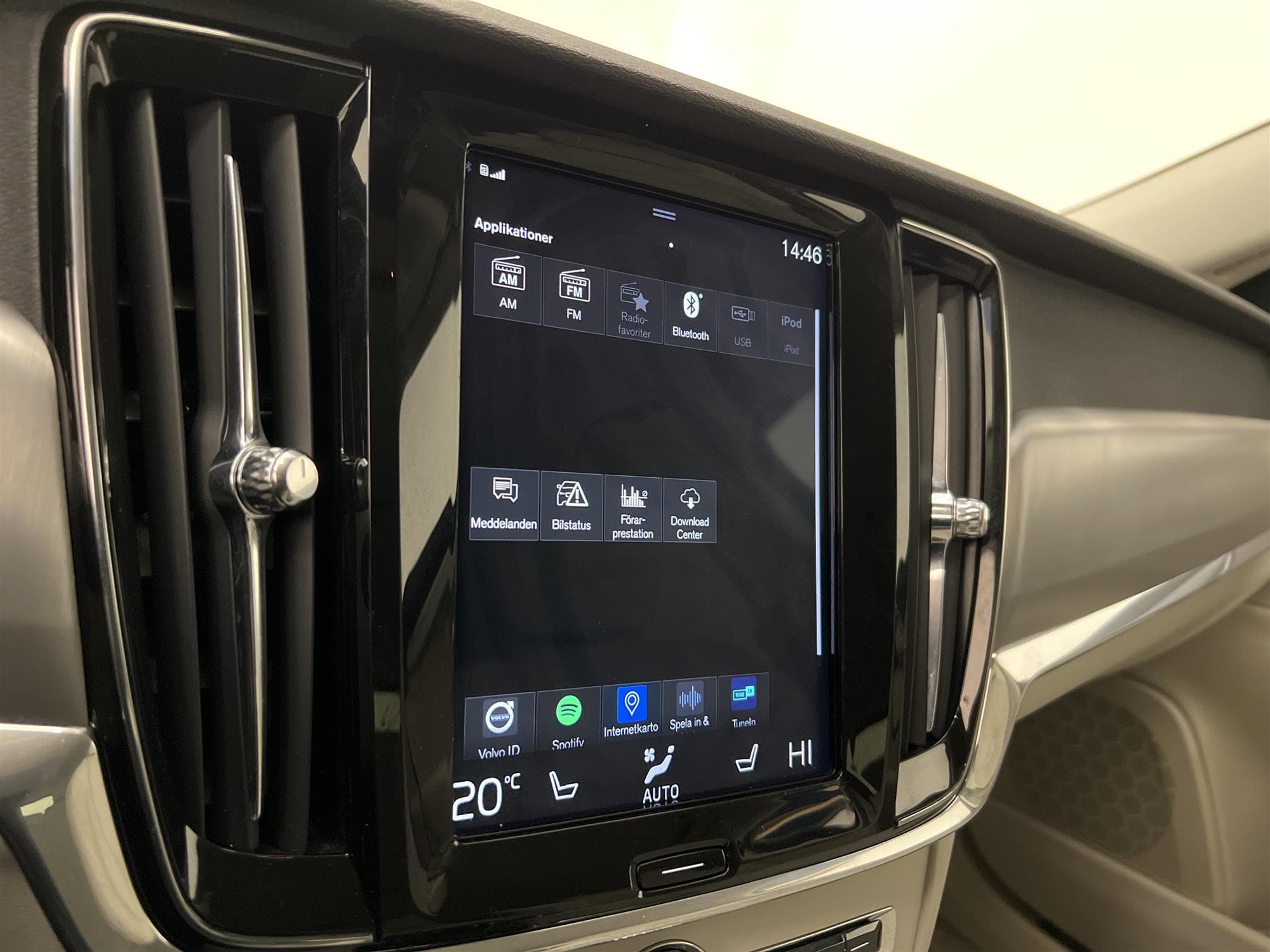 Volvo V90 D3 AWD 150hk Momentum Advanced VOC D-Värm Drag