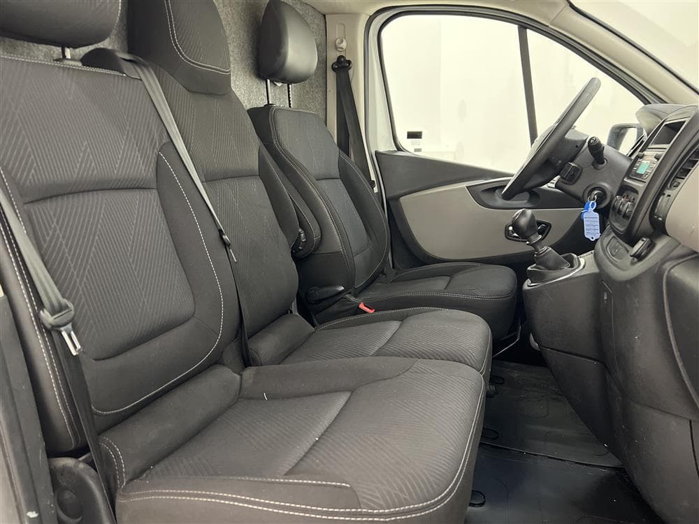 Nissan NV300 1.6 dCi Eu6 120hk Lång Värmare Moms 