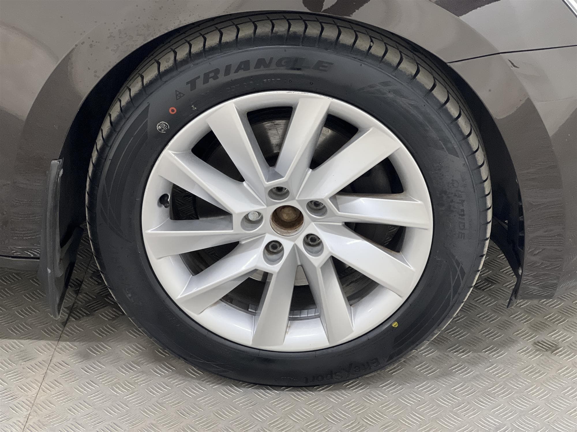 Skoda Superb Kombi 2.0 TDI 4x4 190hk L&K Värmare Pano Drag