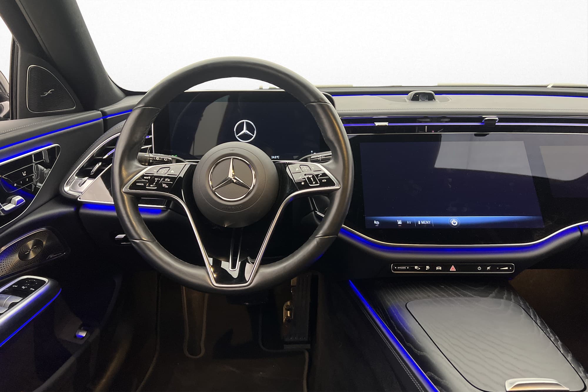 Mercedes-Benz E 300 d e 4M All-Terrain Avantgarde Night MOMS