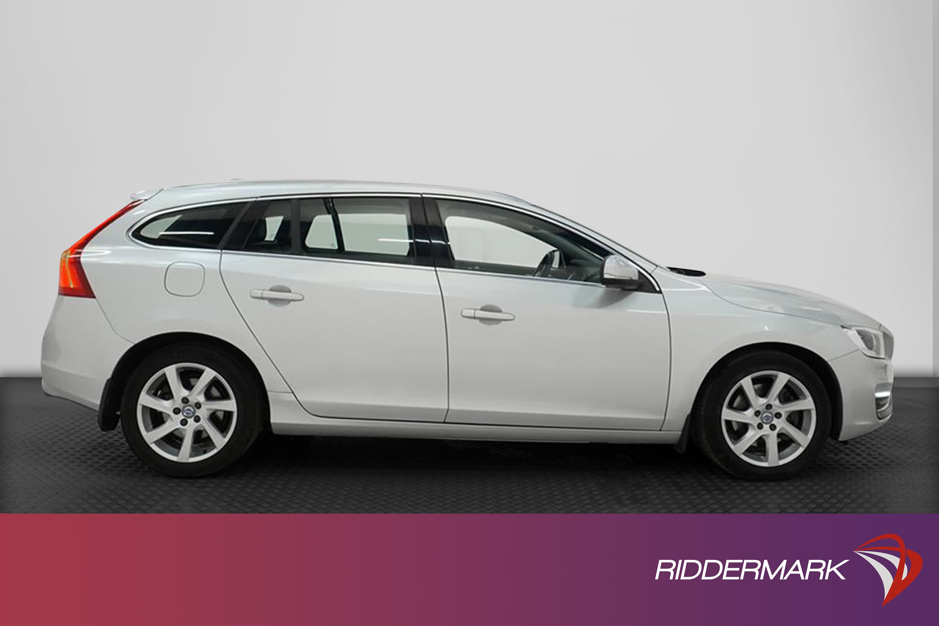 Volvo V60 D4 AWD 181hk Summum D-Värm Skinn Välservadexteriör