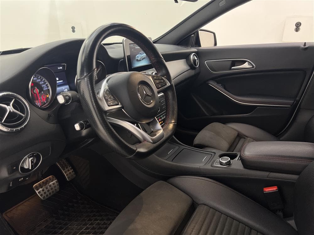Mercedes-Benz CLA 200d AMG Navi Skinn/Alcantara 0,39l/milinteriör