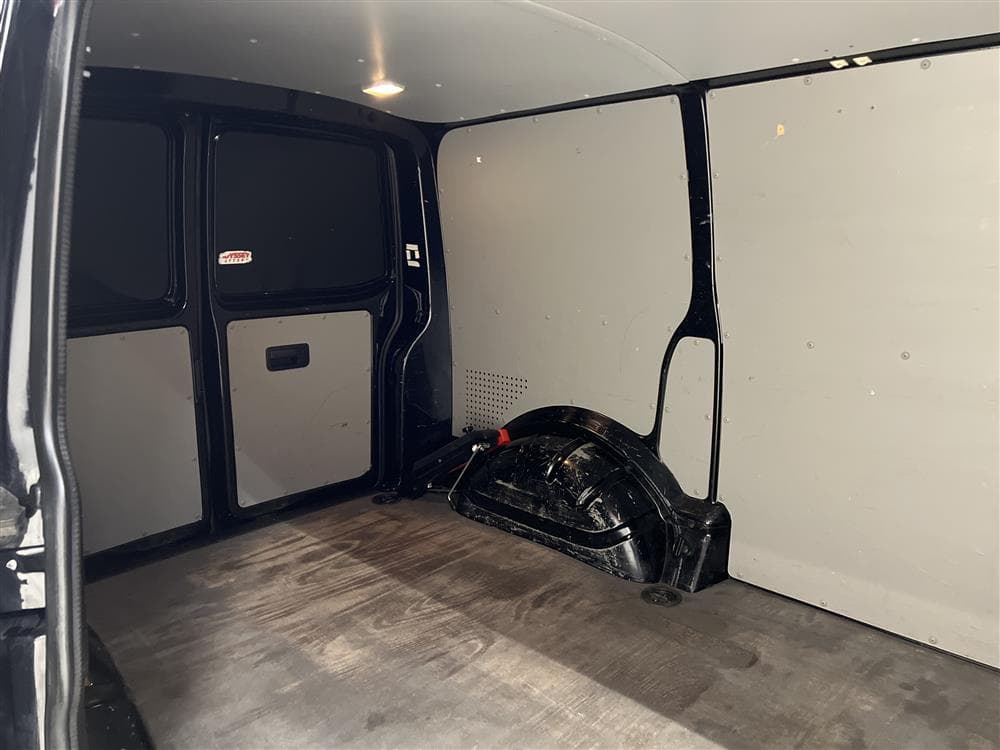 Volkswagen Transporter 2.0 4M 150hk Värmare Dragkrok Moms interiör