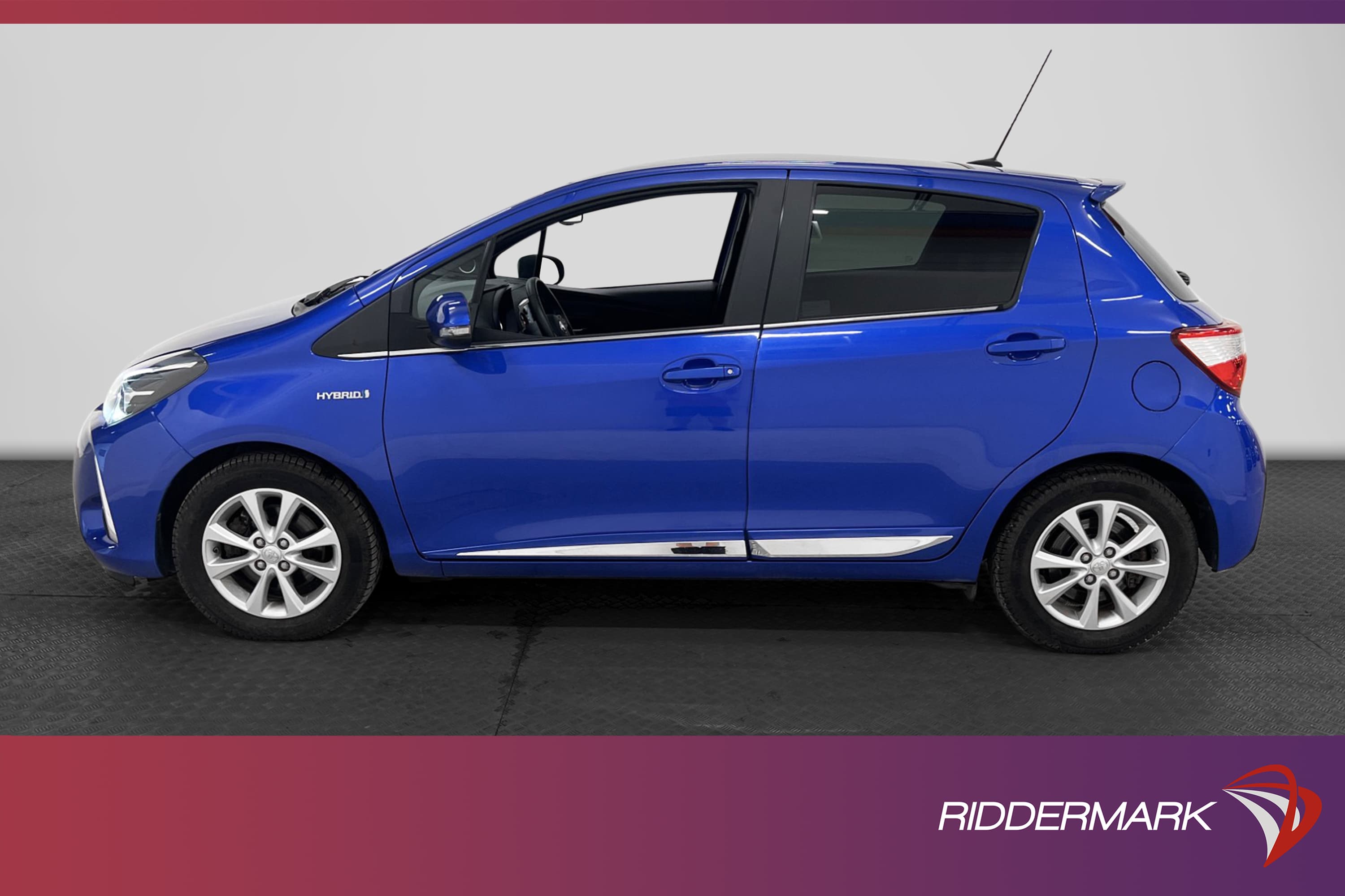 Toyota Yaris Hybrid e-CVT 101hk Pano