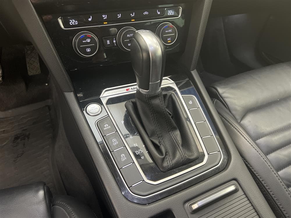 Volkswagen Passat 2.0 TDI 4M R-line Cockpit D-värm B-kamerainteriör