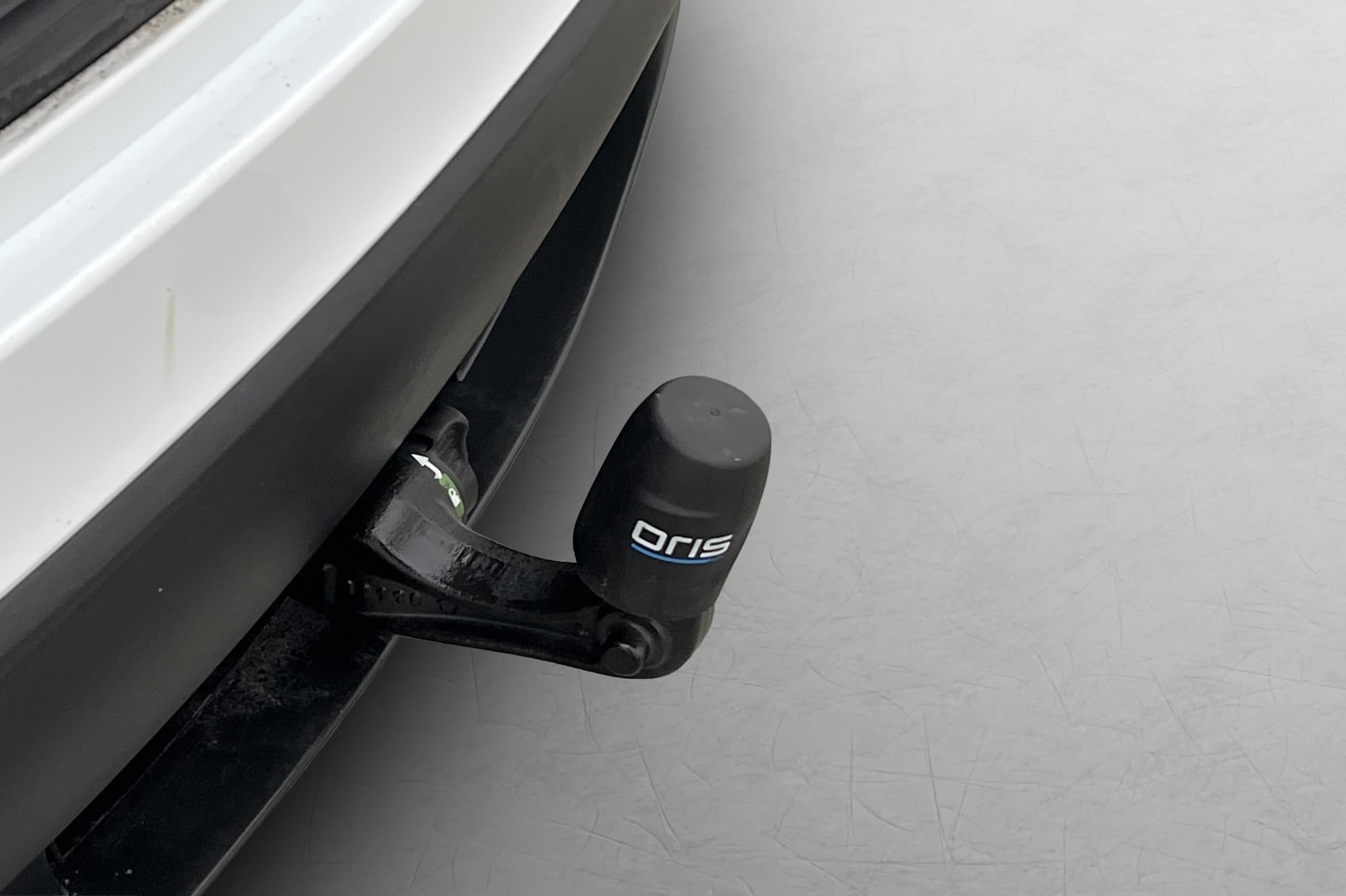 Tesla Model Y Standard Range Dragkrok Autopilot MOMS