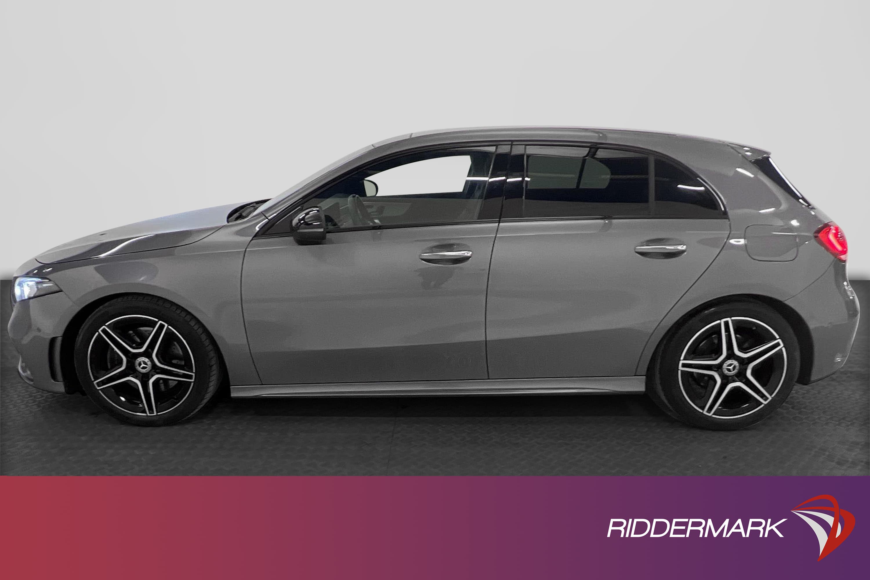 Mercedes-Benz A 220 4MATIC 190 hk AMG Panorama Backkamera 