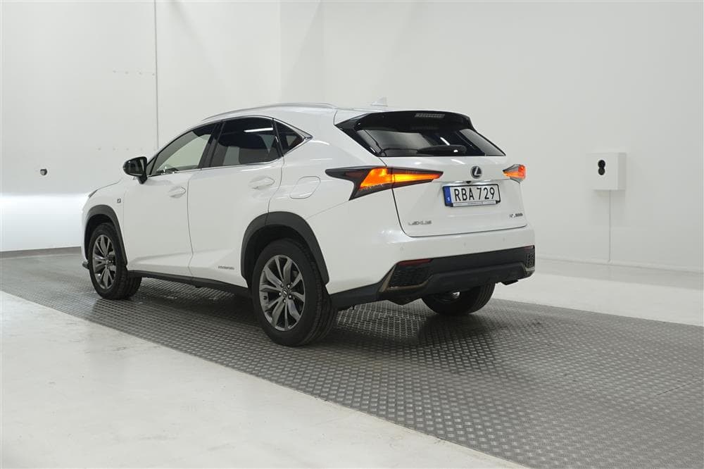 Lexus NX 300h 2.5 E-CVT 197hk AWD F Sport Skinn Navi B-Kamexteriör