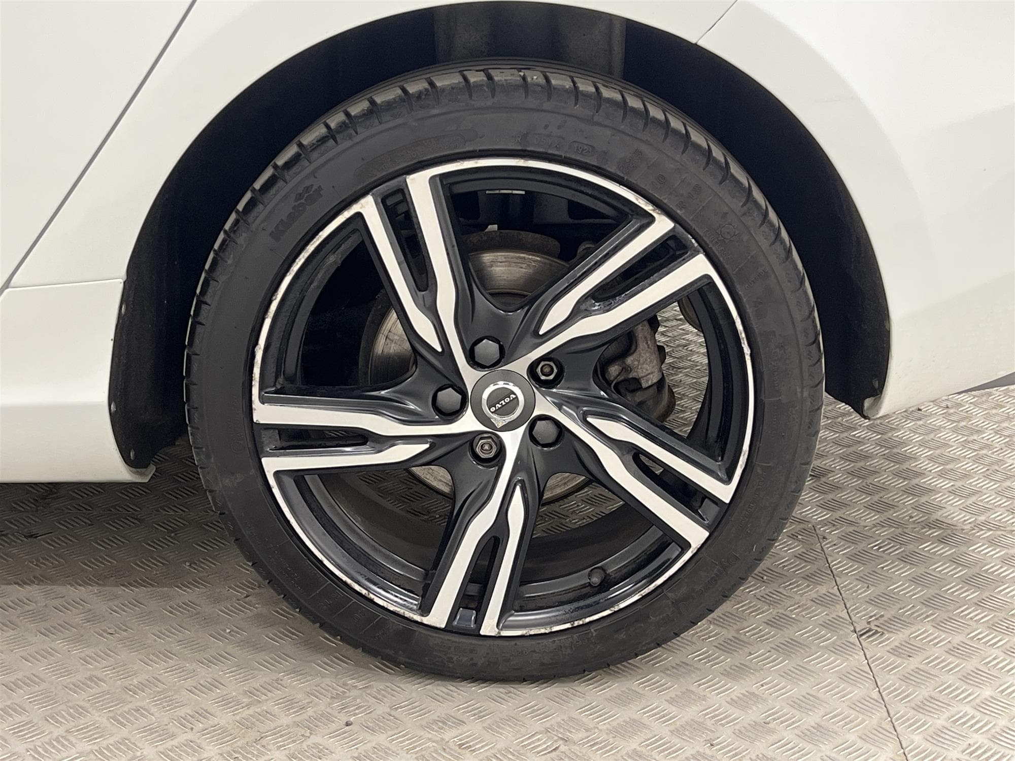 Volvo V40 T4 190hk R Design H/K Skinn Navi B-Kam 0,46L/mil