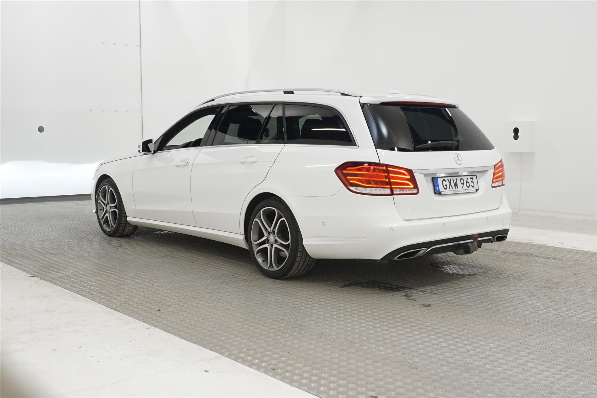 Mercedes-Benz E220 170hk Dragkrok Helskinn Navi 0,54L/mil