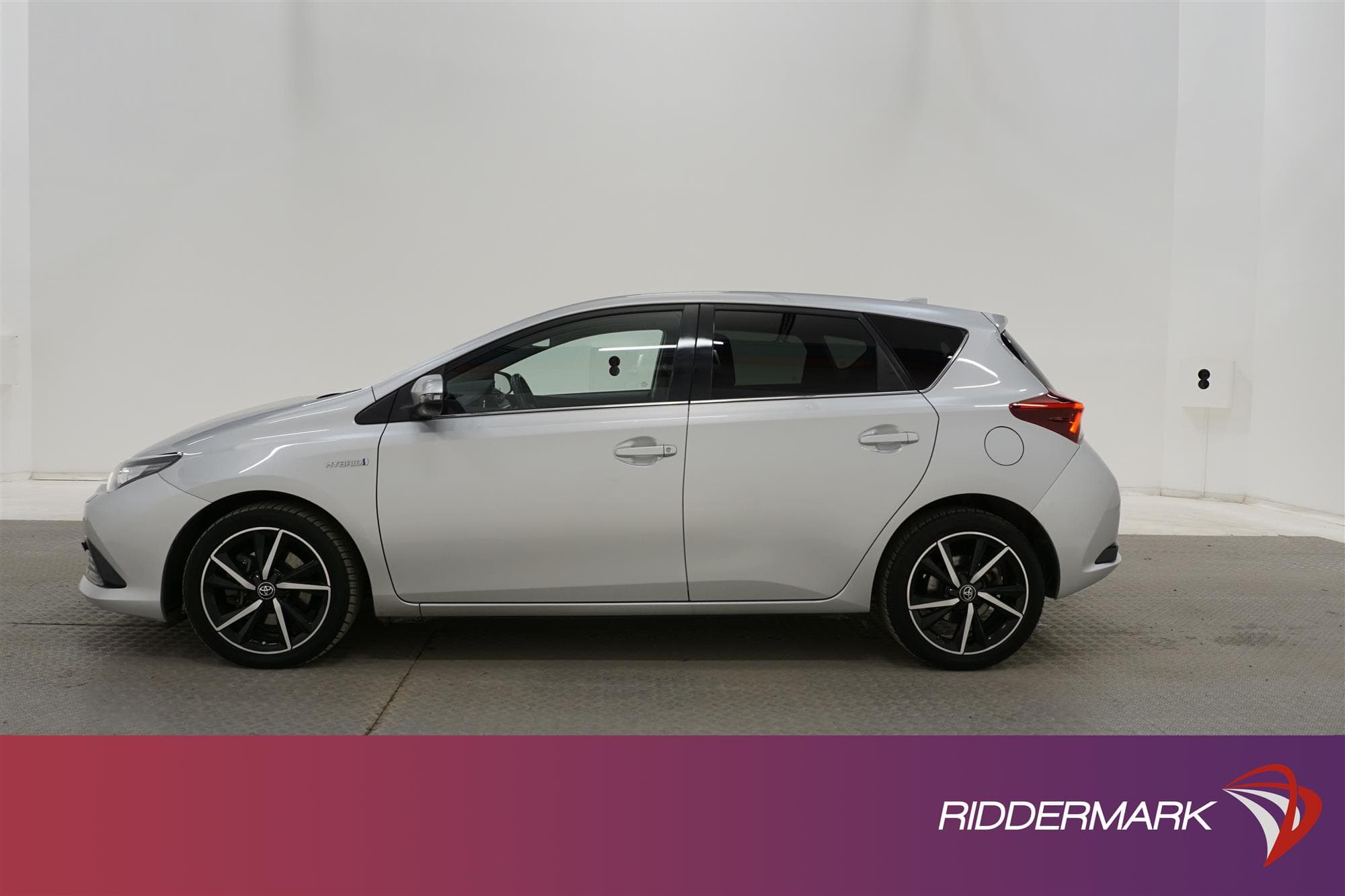 Toyota Auris Hybrid 99hk