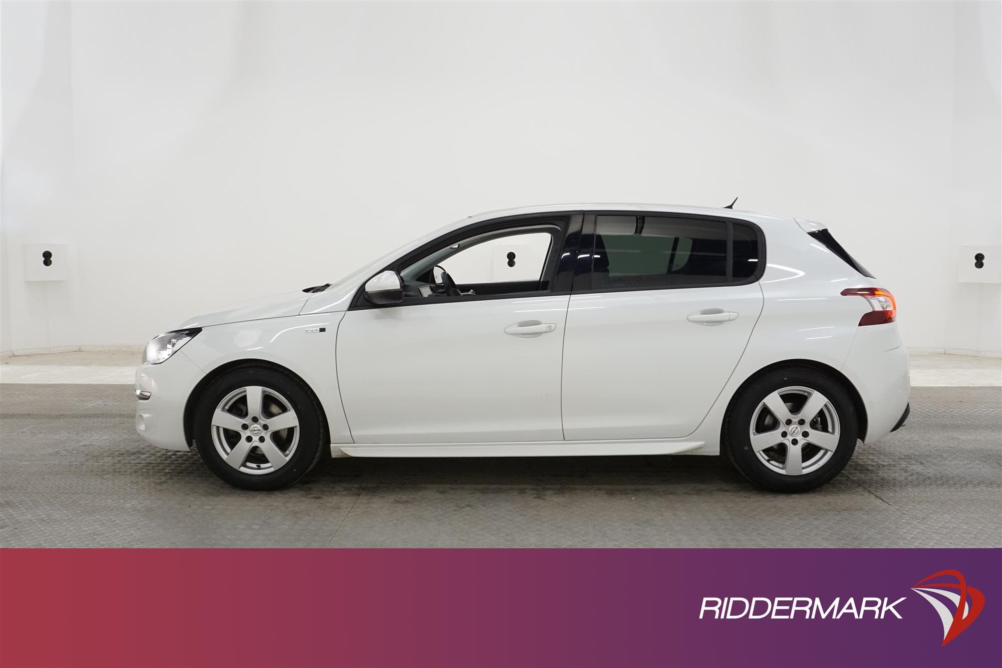 Peugeot 308 1.2 e-THP 130hk
