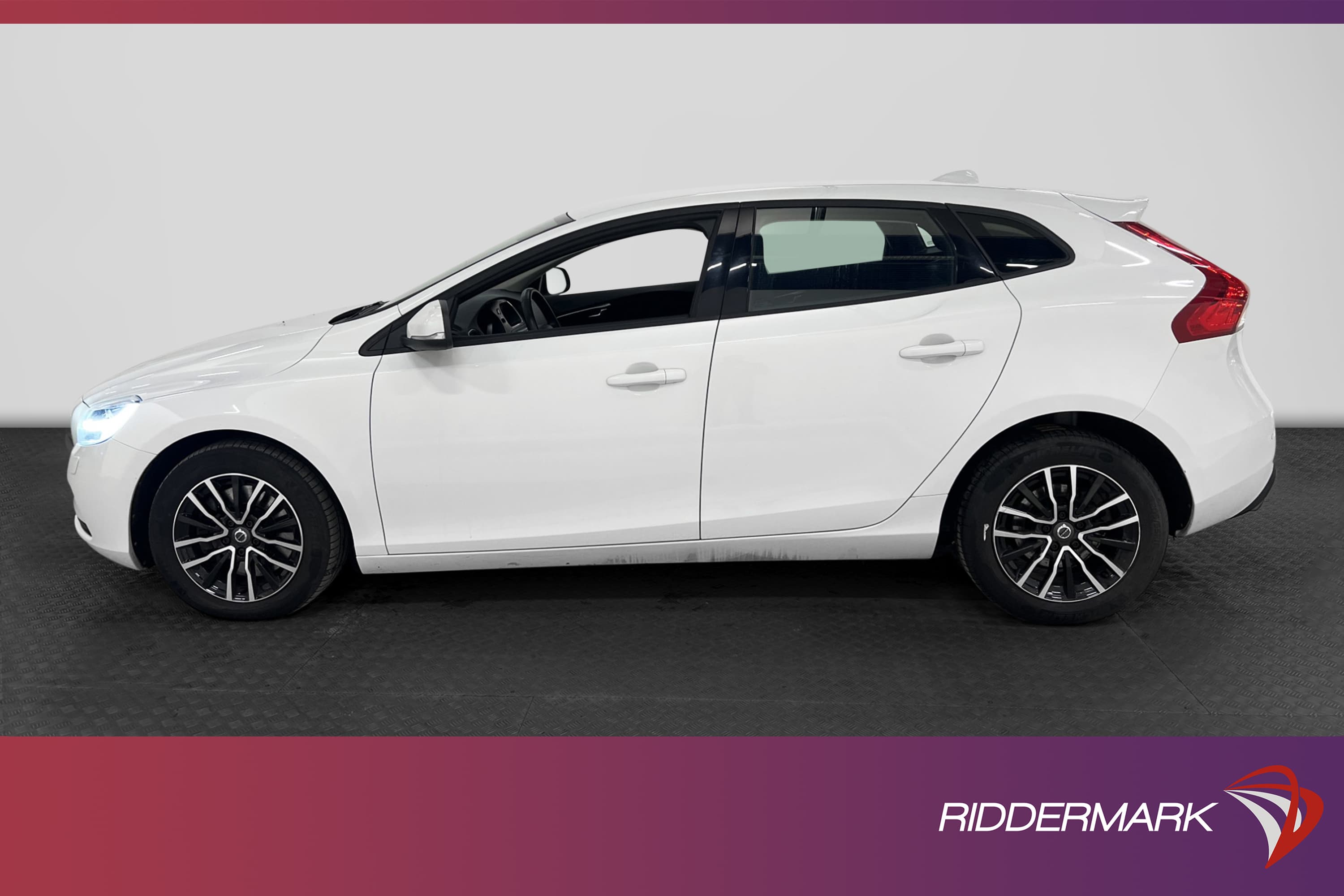 Volvo V40 D3 Momentum VOC Värmare Lane Assist Välservad