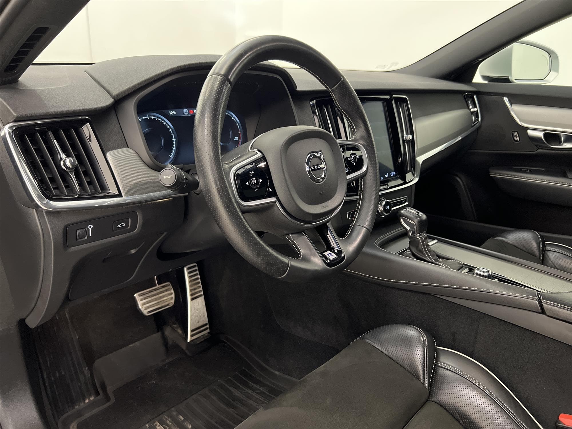 Volvo S90 D4 190hk AWD R-Design D-värm Taklucka Navi B-kam 