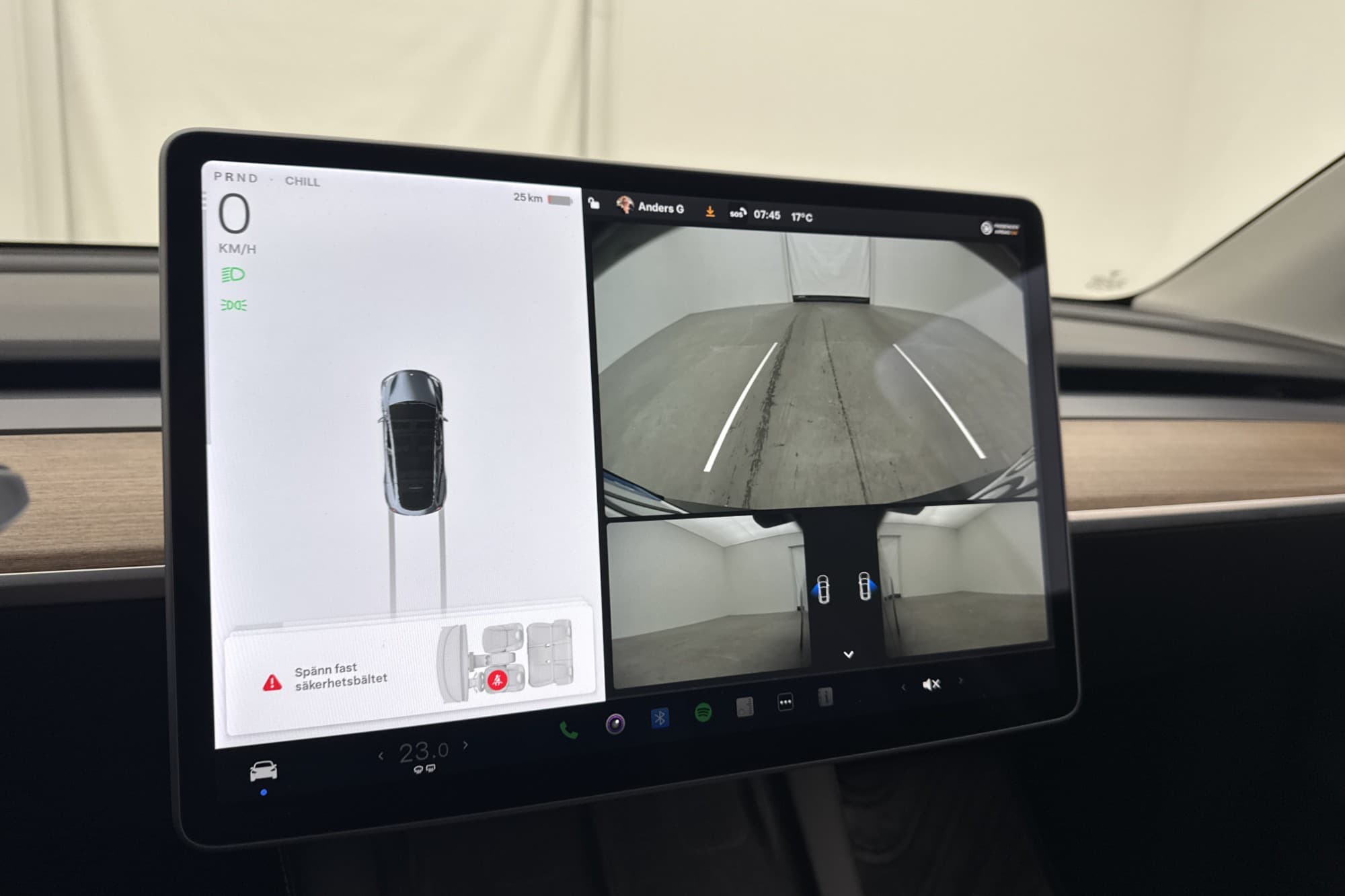 Tesla Model Y Long Range AWD Svensksåld Autopilot MOMS