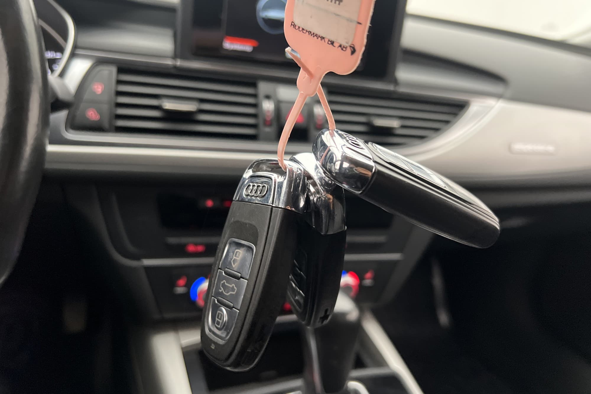 Audi A6 Avant Q 190hk S-Line D-Värm Sensorer 4-zons Drag