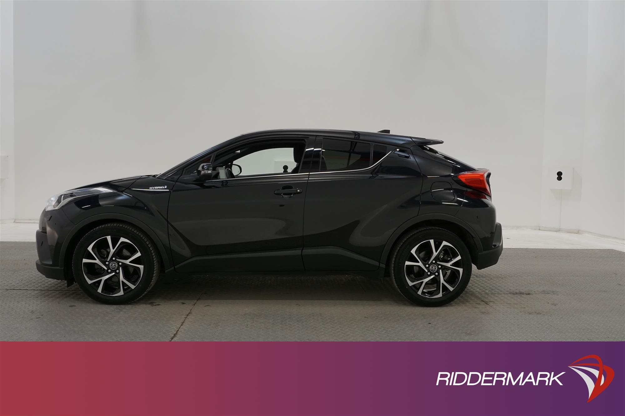Toyota C-HR Hybrid 122hk
