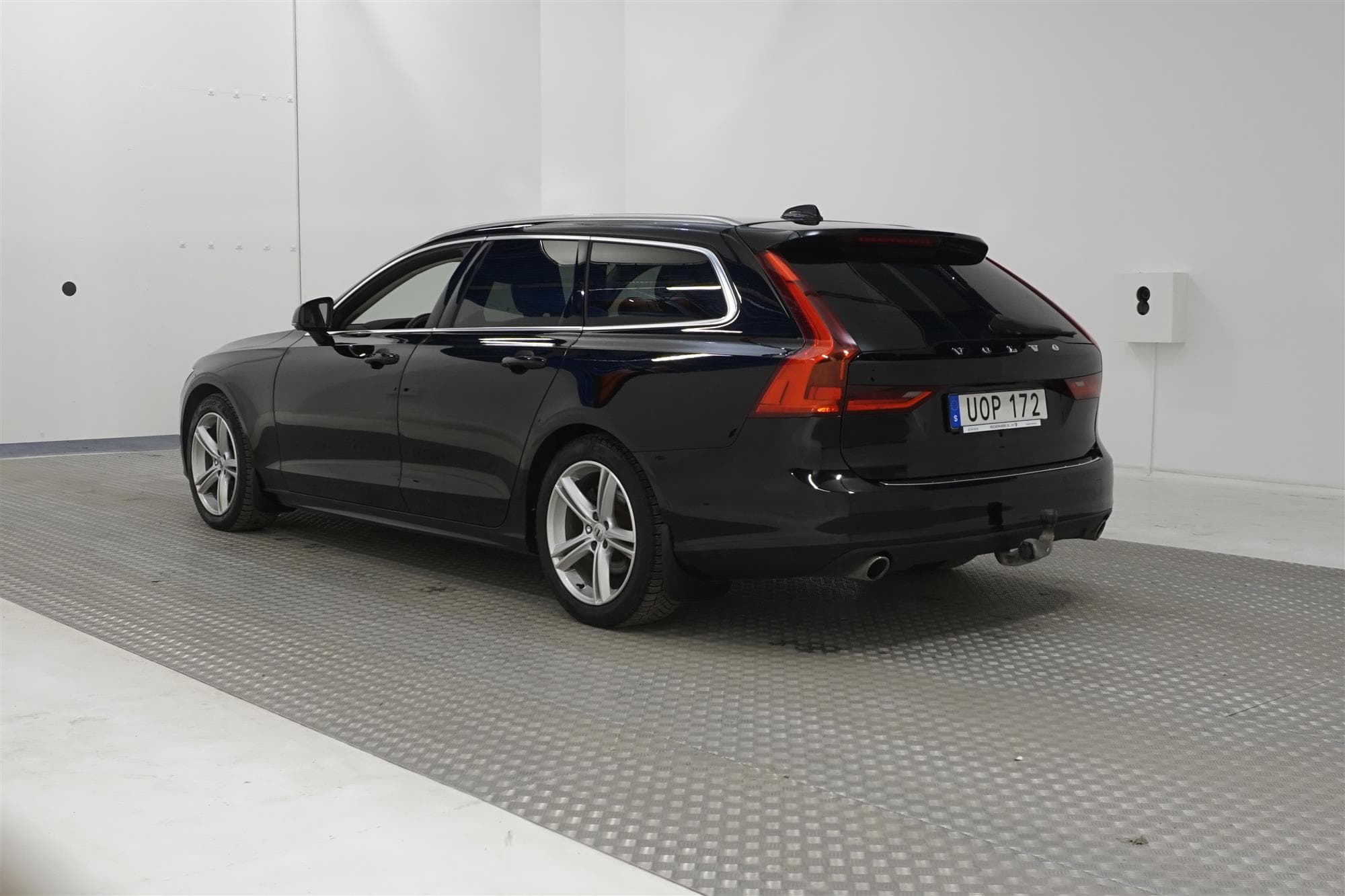 Volvo V90 D3 AWD 150hk Momentum Advanced VOC D-Värm Drag