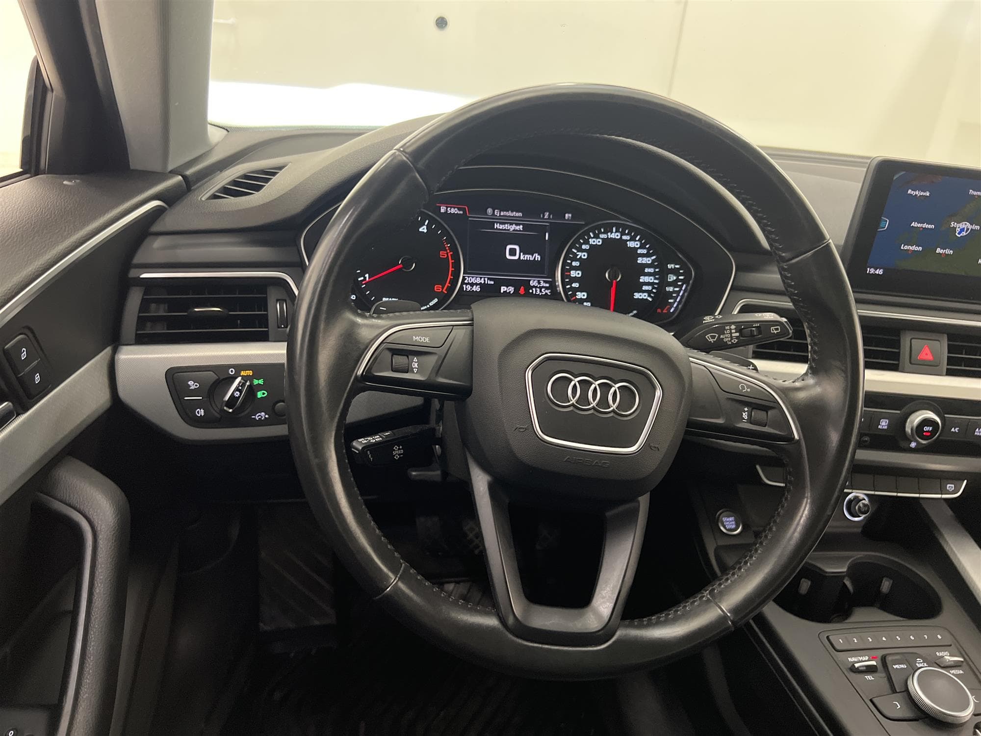 Audi A4 Avant 2.0 TDI S Tronic 150hk M-Värm Navi Dragkrok