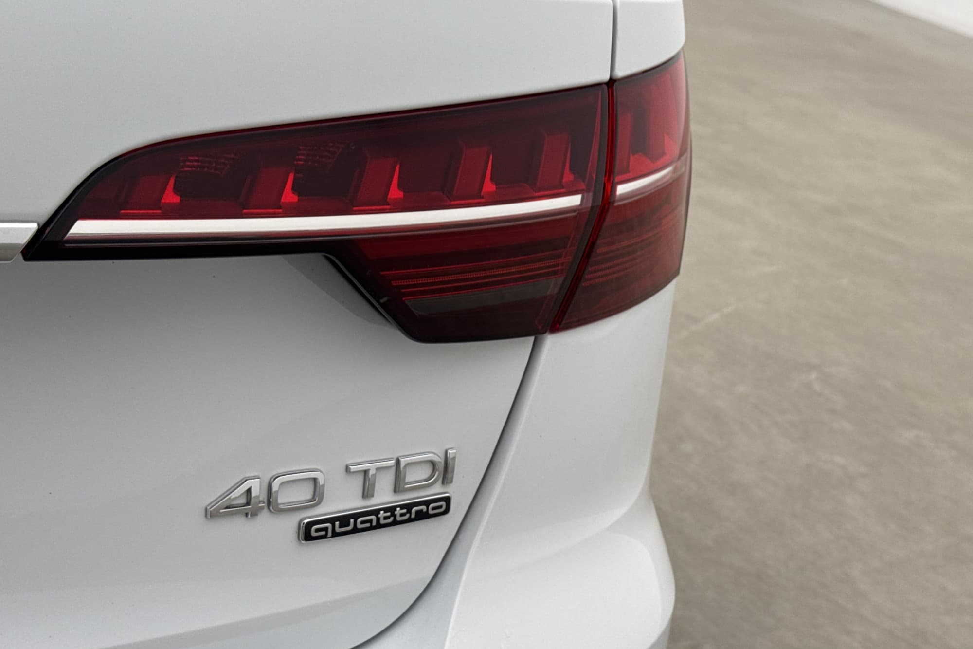 Audi A4 40 TDI Q S-Line Cockpit Värmare Dragkrok Kamera Navi