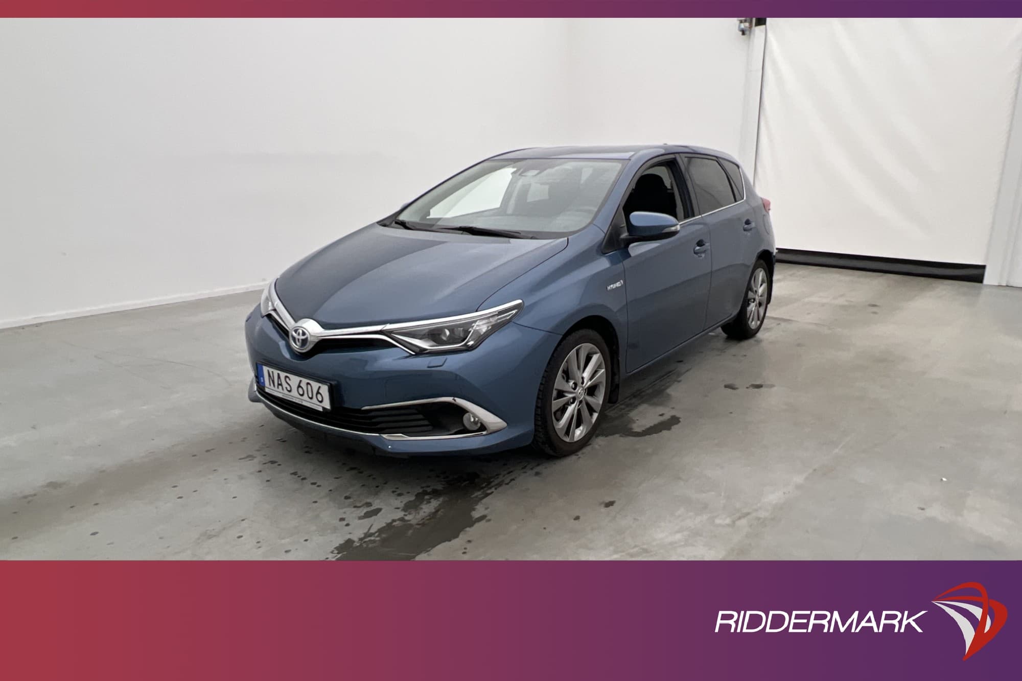 Toyota Auris Hybrid e-CVT 136hk