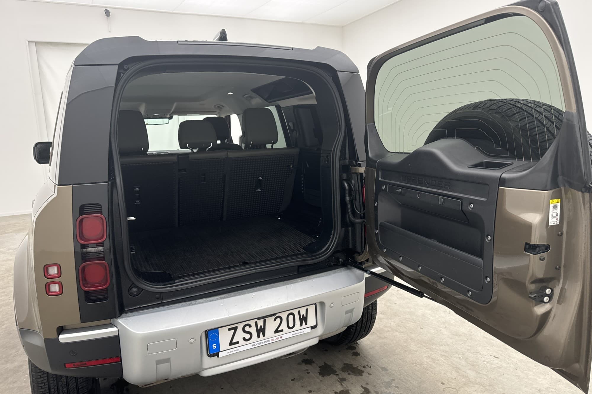 Land Rover Defender 110 D250 MHEV SE Värm Luft Meridian 360°