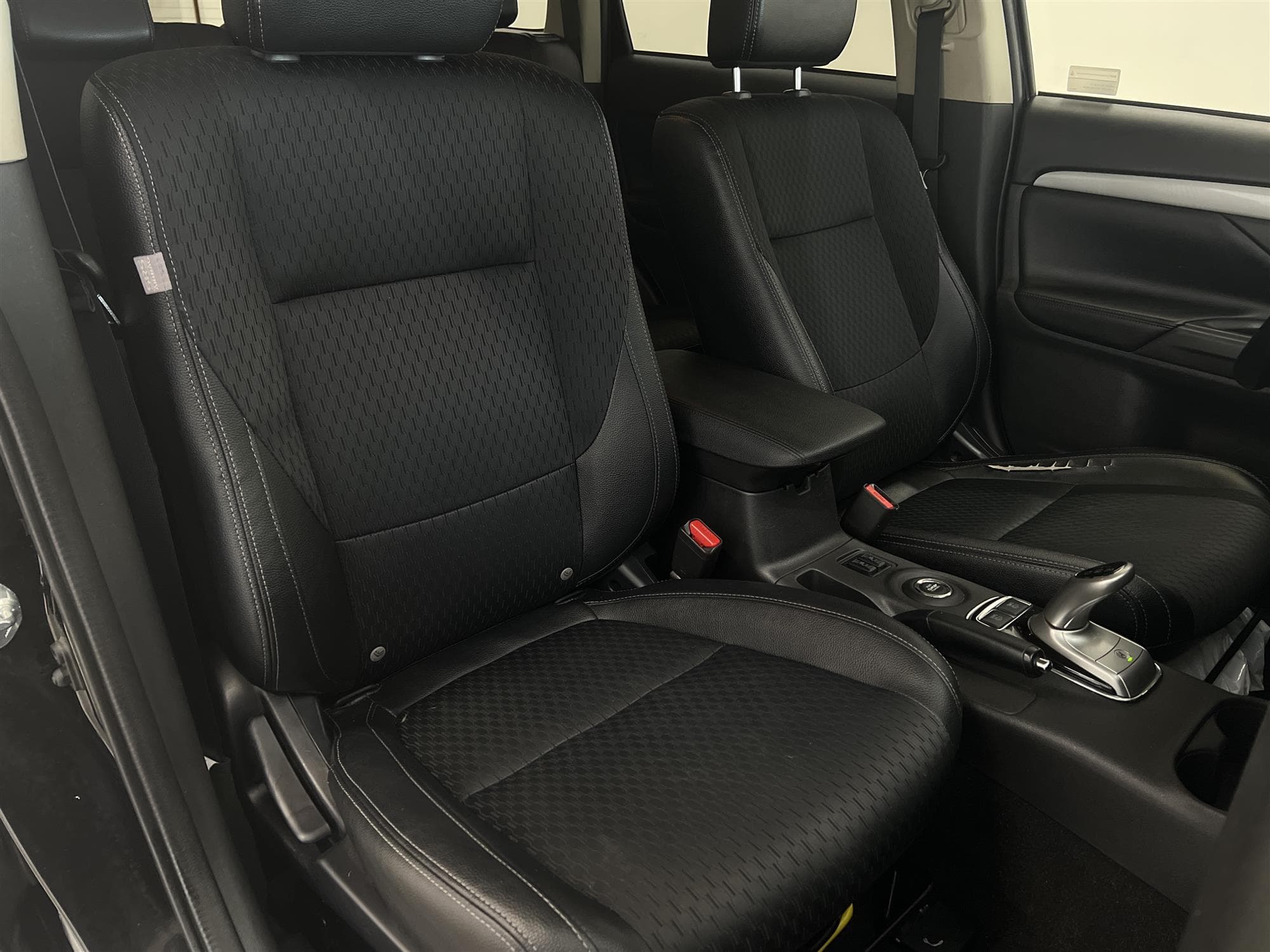 Mitsubishi Outlander P-HEV 2.0 Hybrid 4WD 203hk B-Kam Drag