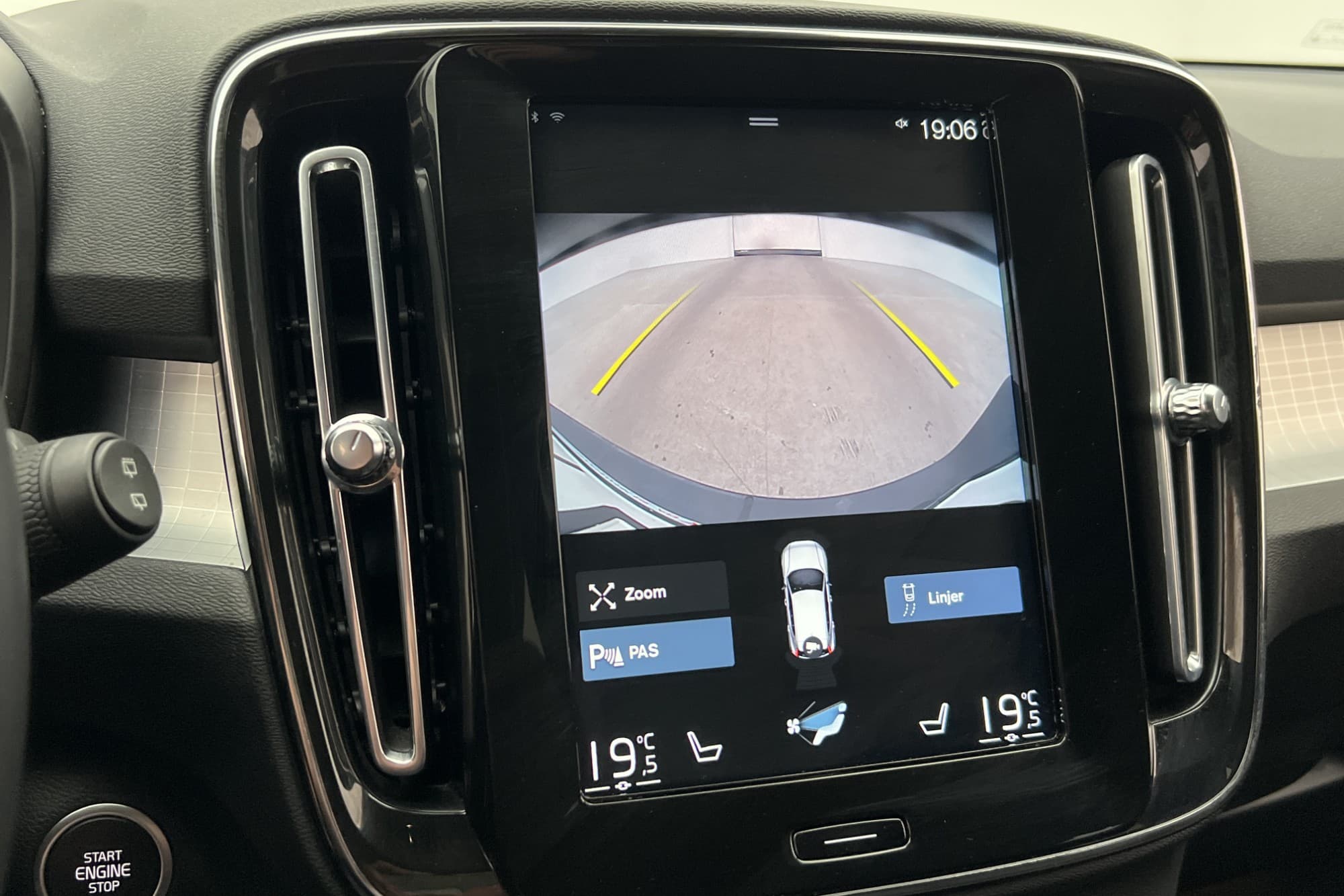 Volvo XC40 Momentum VOC Värmare Navi B-Kamera Carplay
