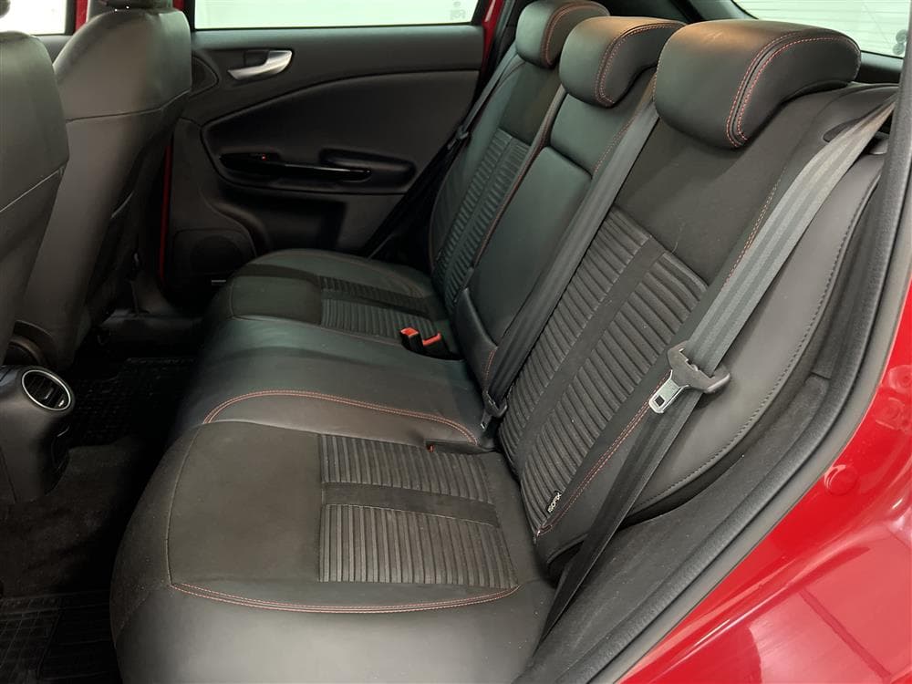 Alfa Romeo Giulietta 2.0 140hk Distinctive BOSE 0,45l/milinteriör