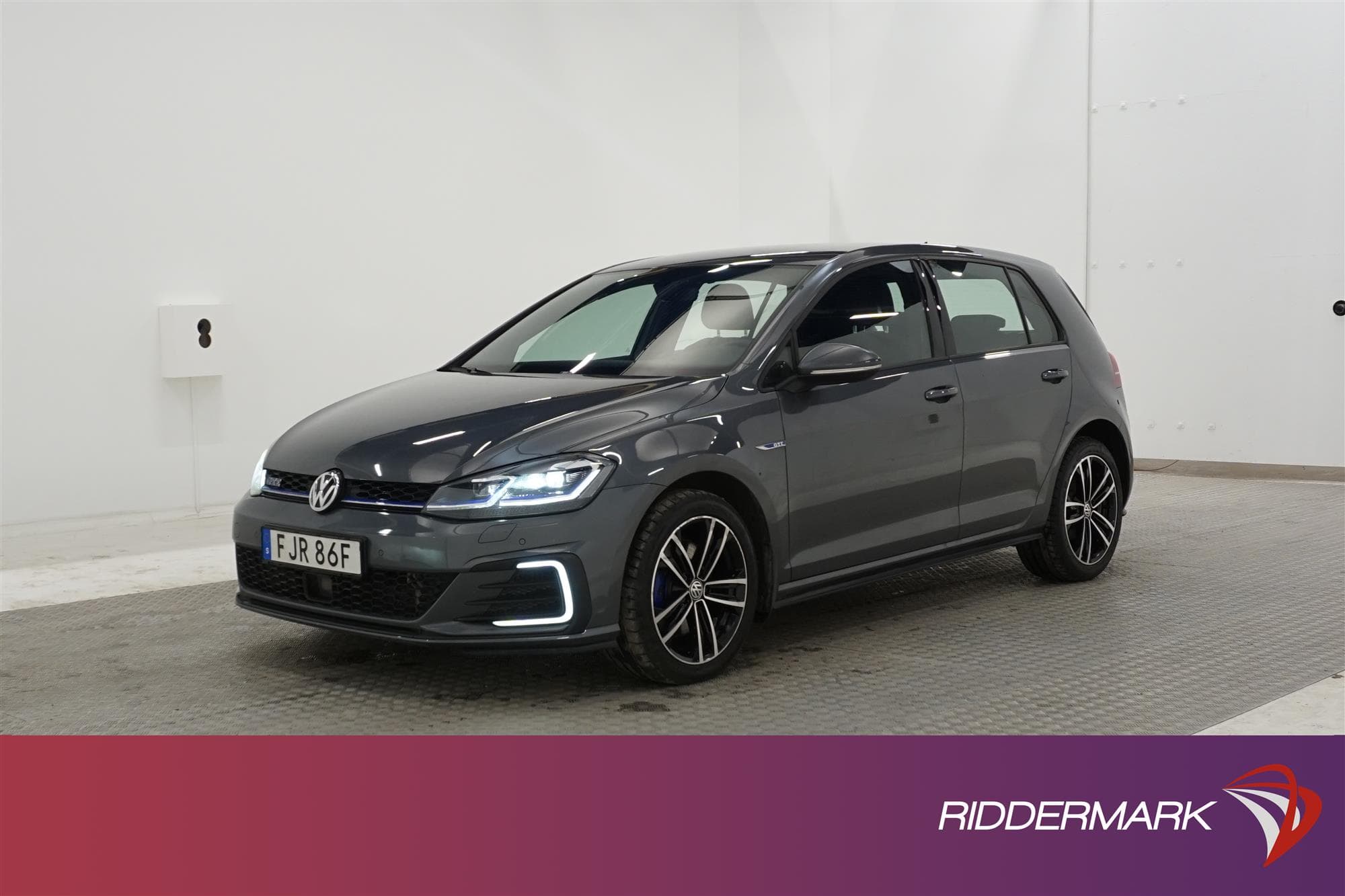 Volkswagen Golf GTE 204hk