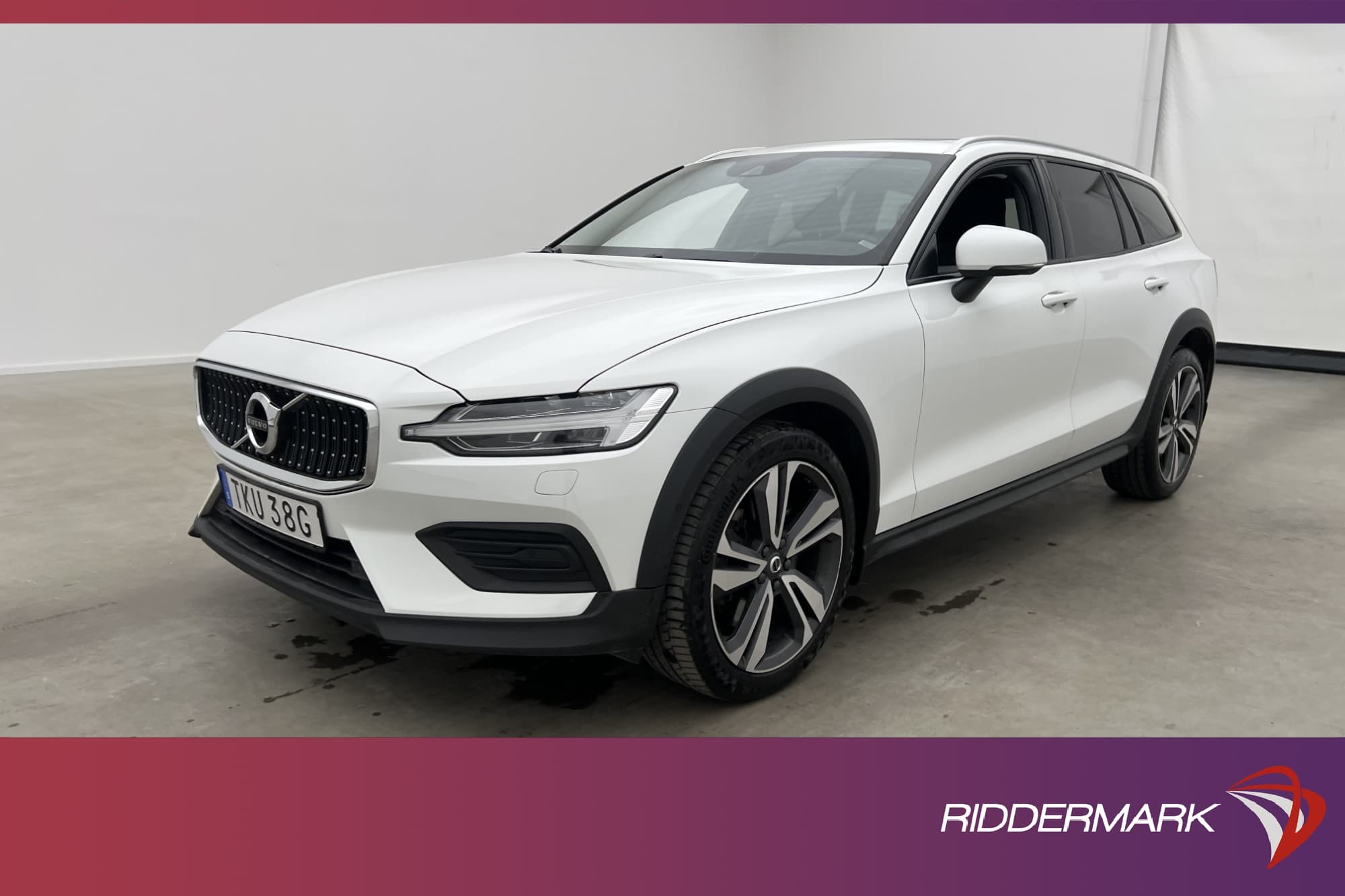 Volvo V60 Cross Country B4 AWD Advanced Pano H/K VOC MOMS
