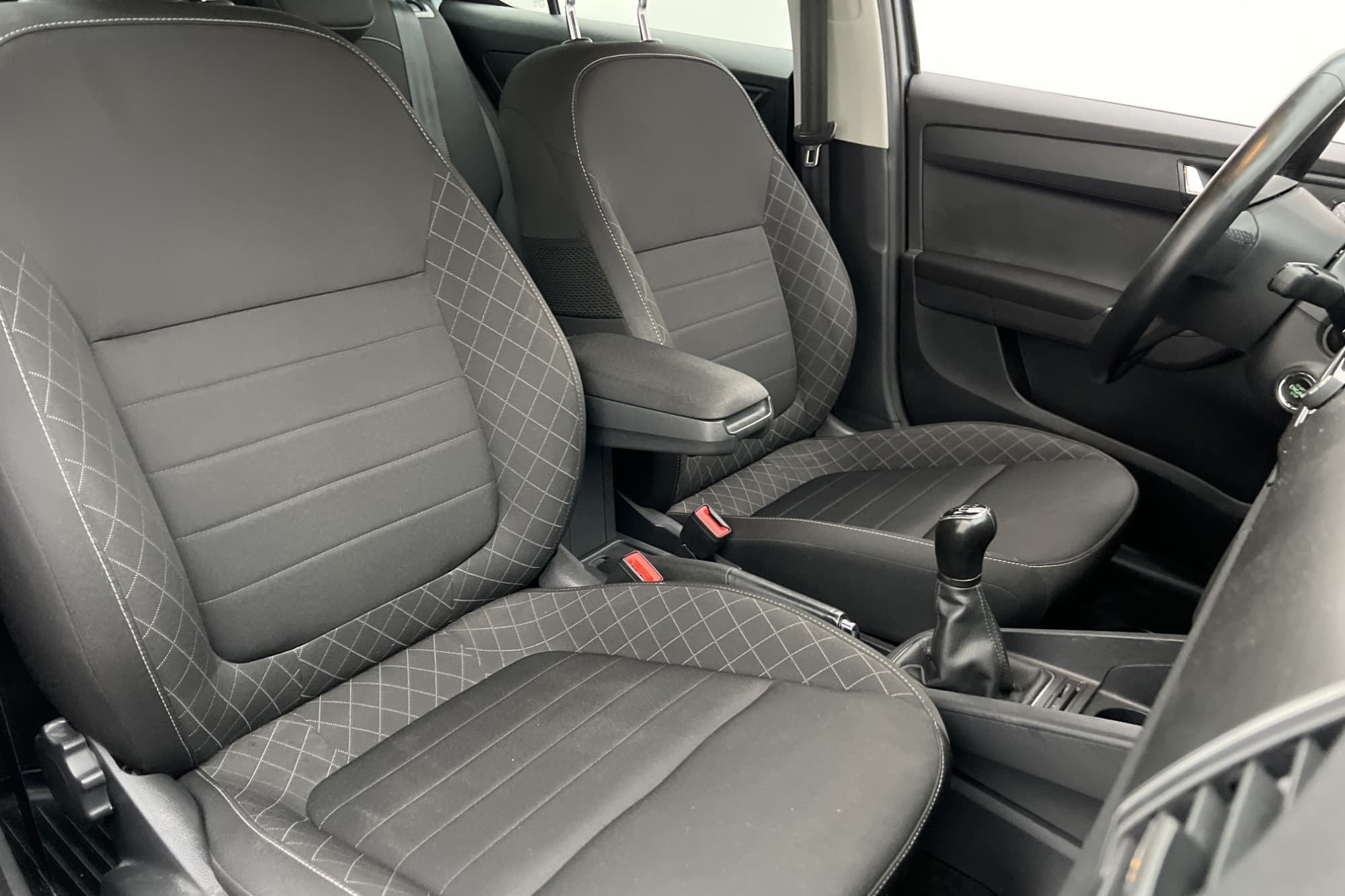 Skoda Fabia TSI 95hk M&K-Värmare P-Sensorer Farthållare