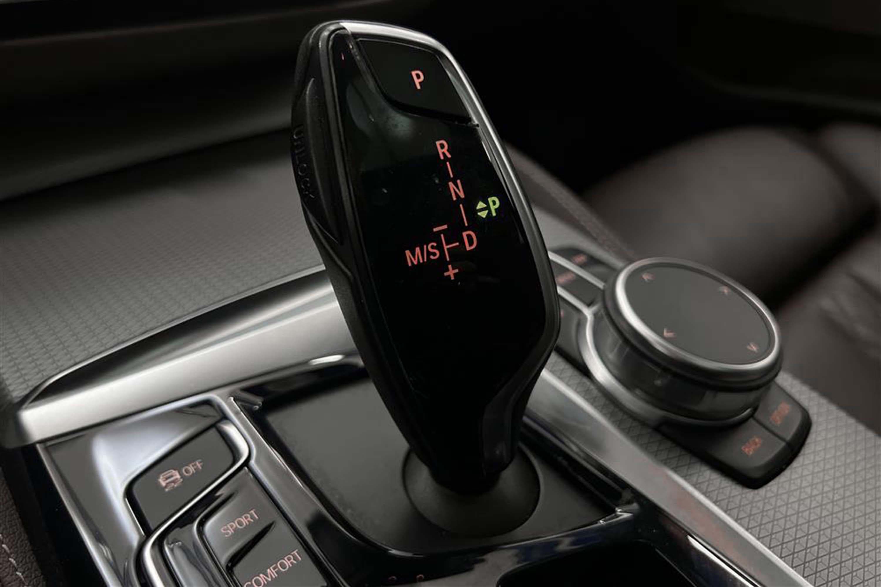 BMW 530d xDrive M Sport Innovation H/K Värmare 360°Kam Pano