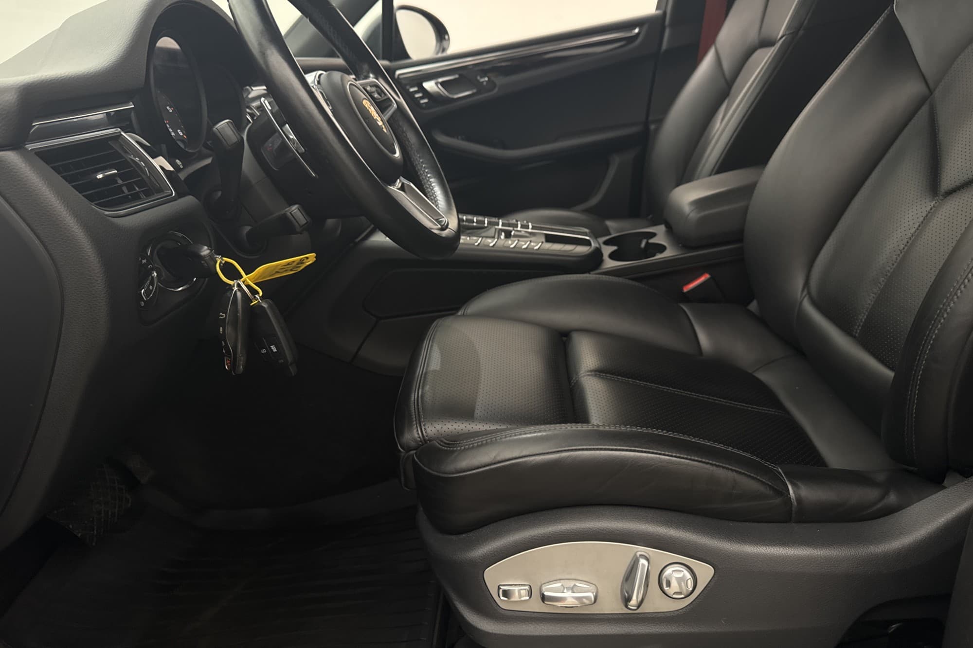 Porsche Macan S PDK 258hk Värmare Navi 14 Vägs Bose PASM