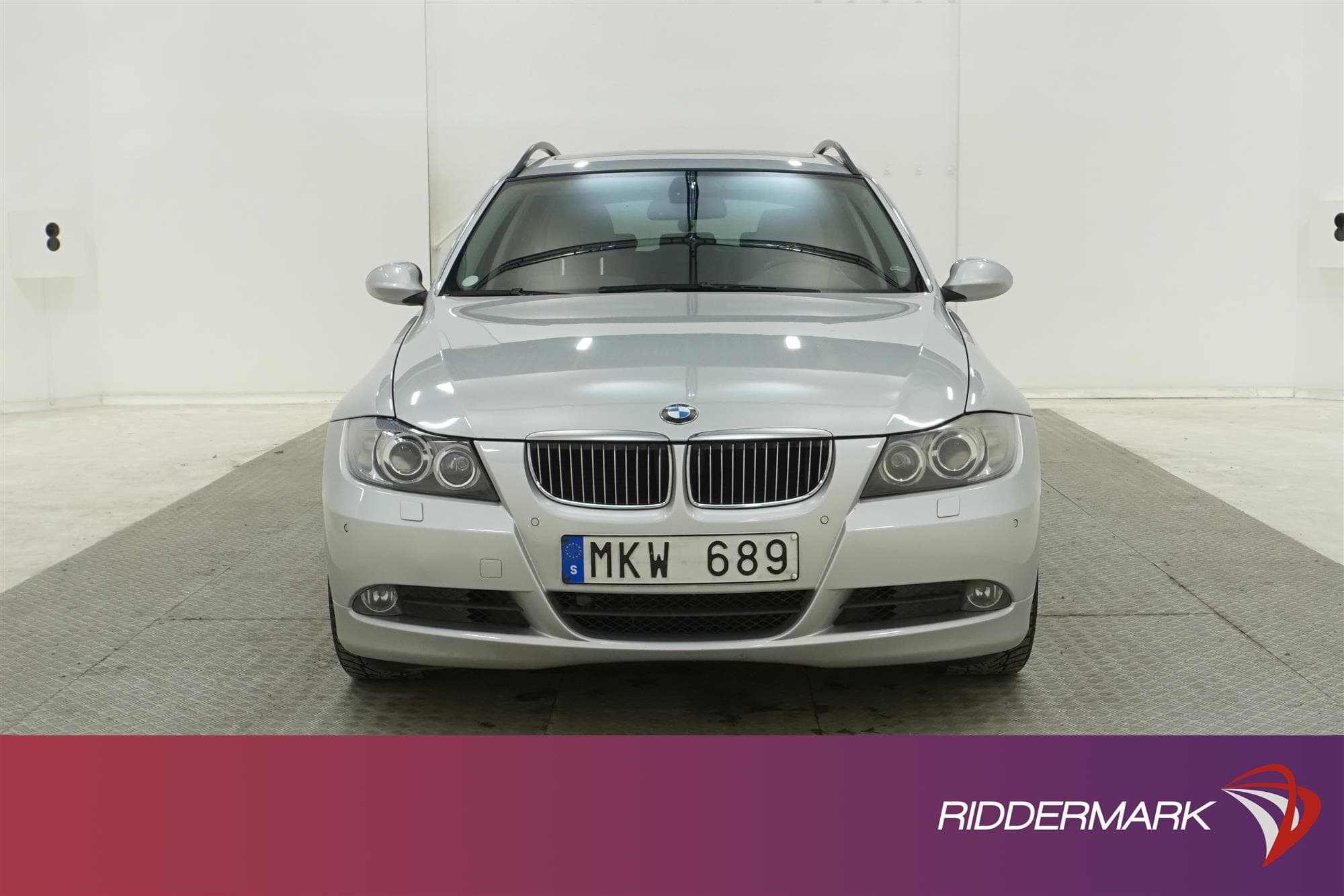 BMW 325xi Touring 218hk AWD